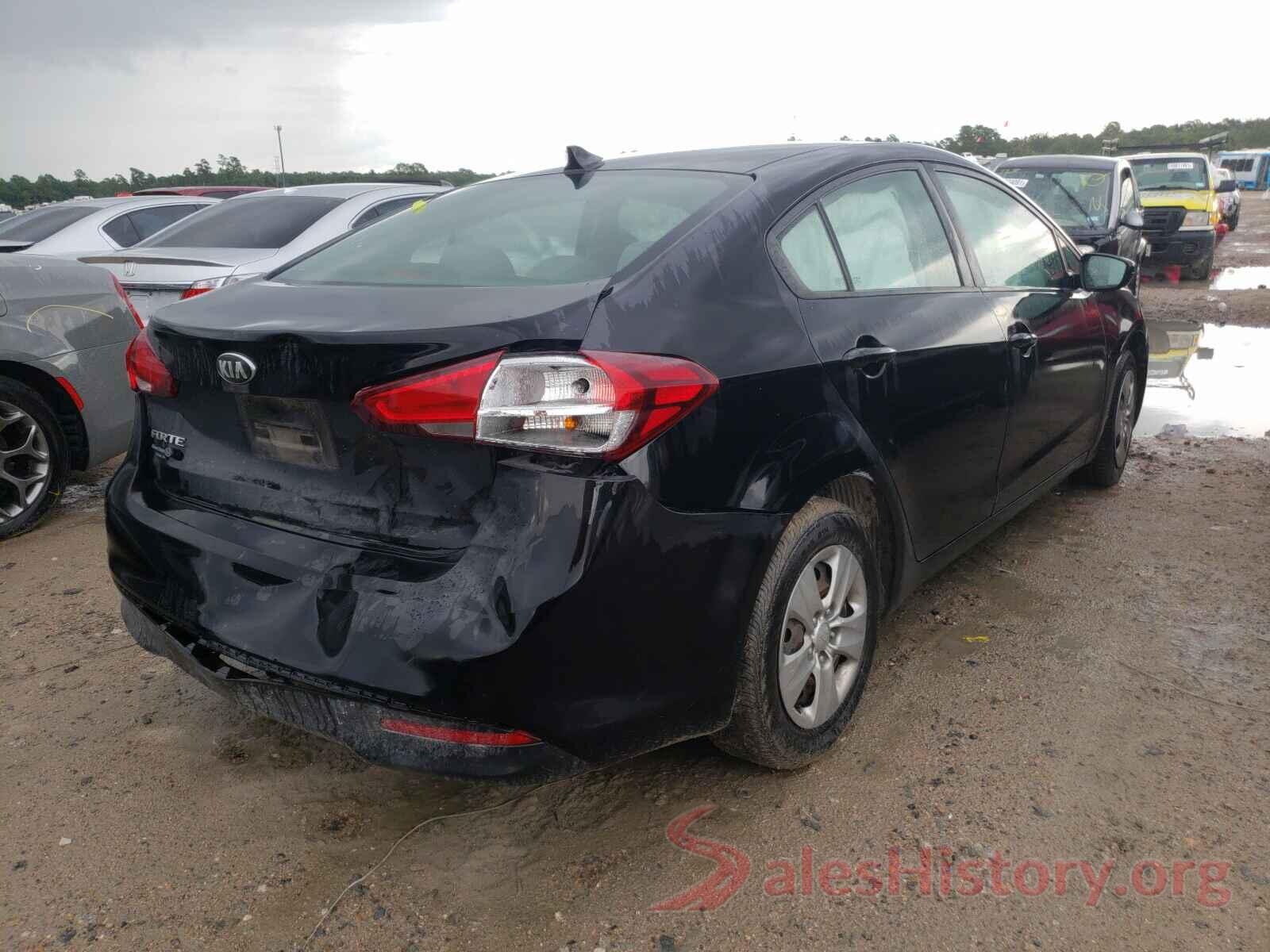 3KPFK4A72JE228260 2018 KIA FORTE