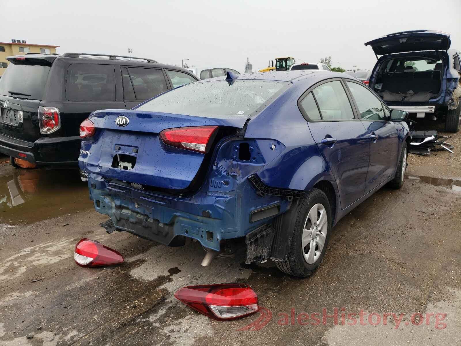 3KPFK4A75HE152821 2017 KIA FORTE