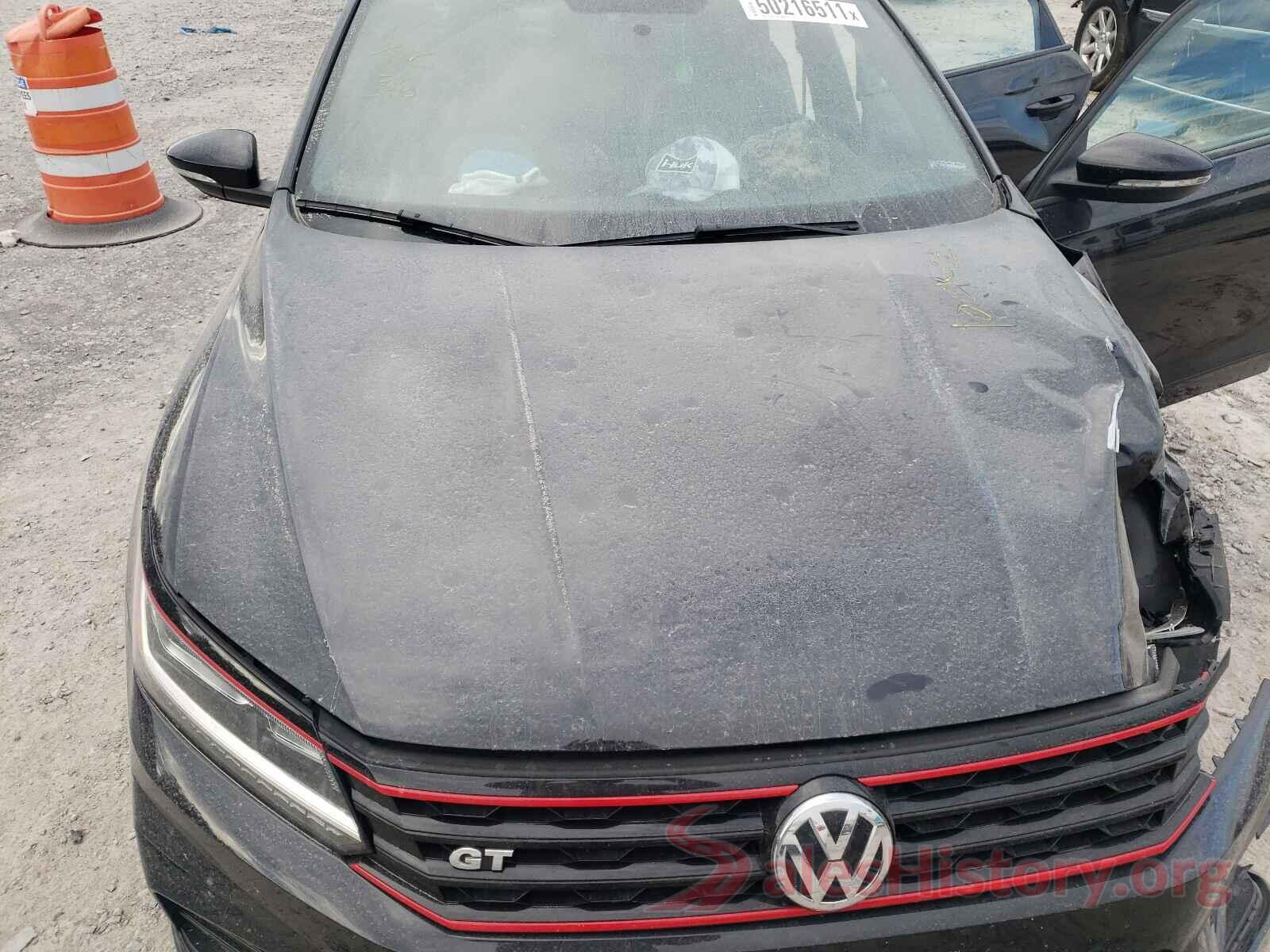 1VWJM7A35JC036807 2018 VOLKSWAGEN PASSAT