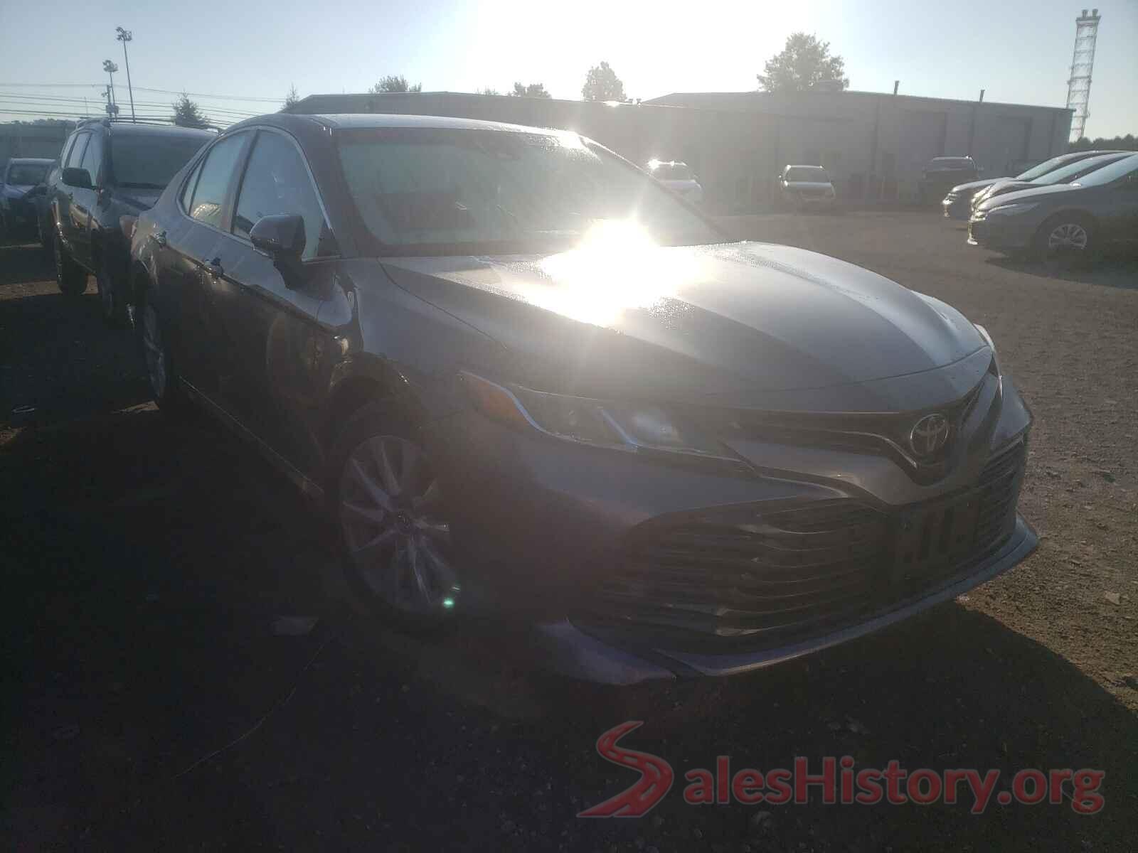 4T1B11HK2JU568449 2018 TOYOTA CAMRY