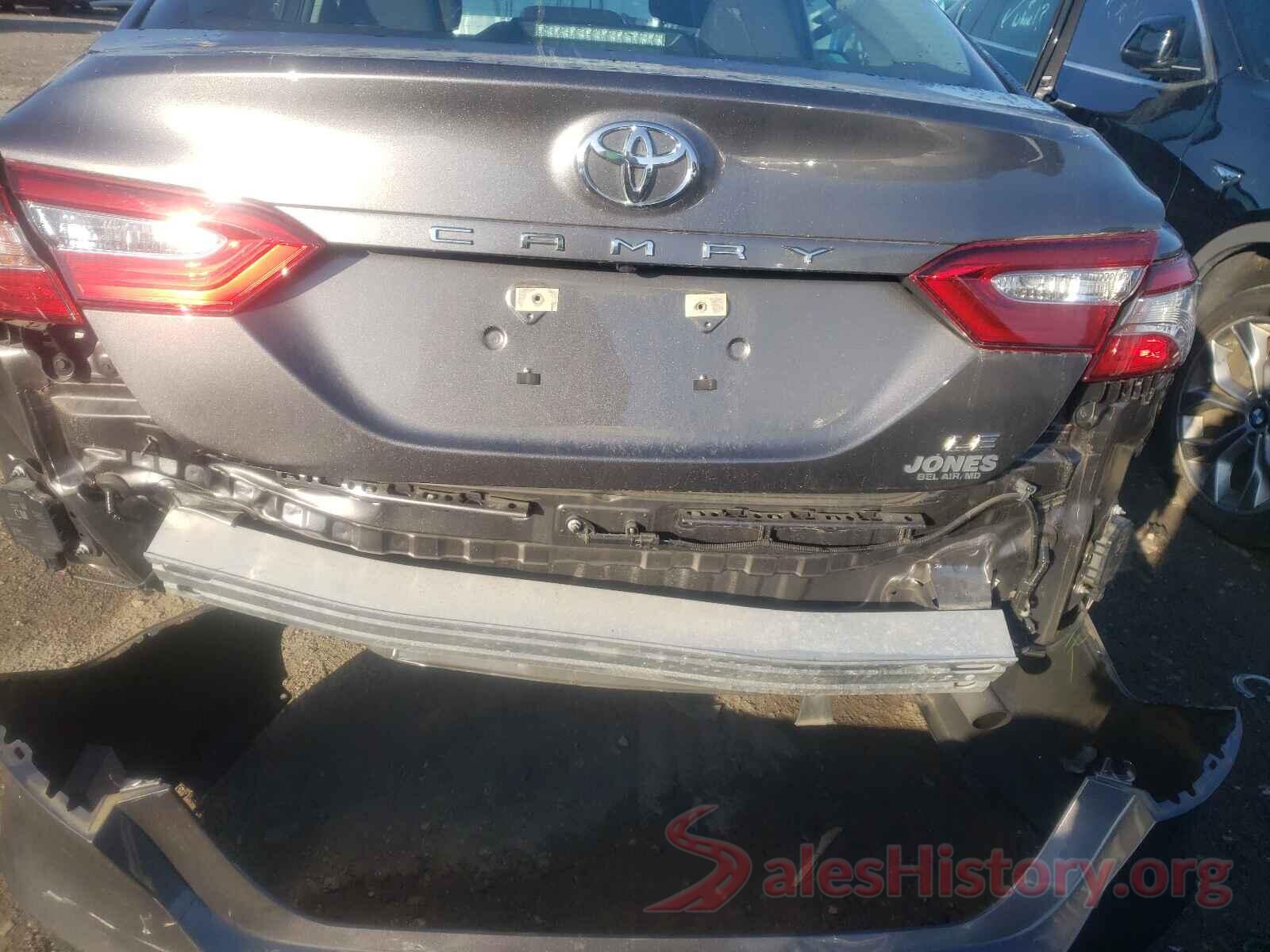 4T1B11HK2JU568449 2018 TOYOTA CAMRY