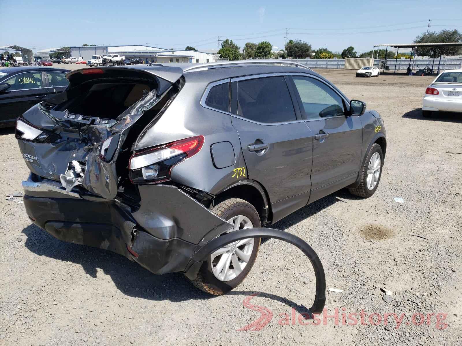 JN1BJ1CP4JW106585 2018 NISSAN ROGUE