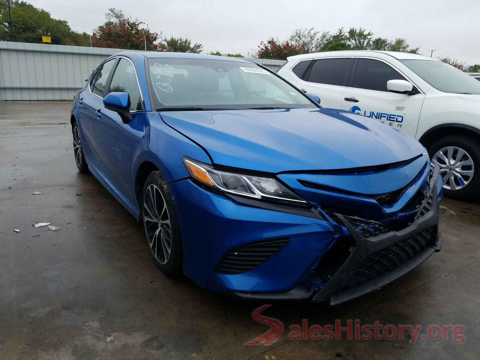 4T1B11HK4JU053372 2018 TOYOTA CAMRY