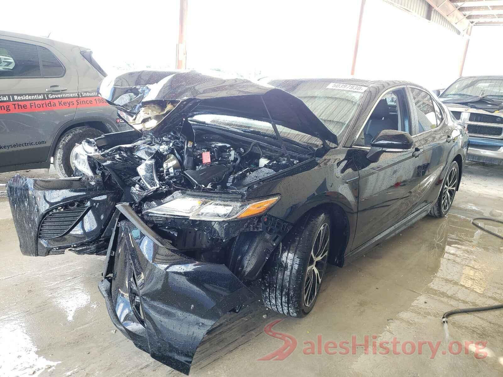 4T1B11HK0JU007988 2018 TOYOTA CAMRY