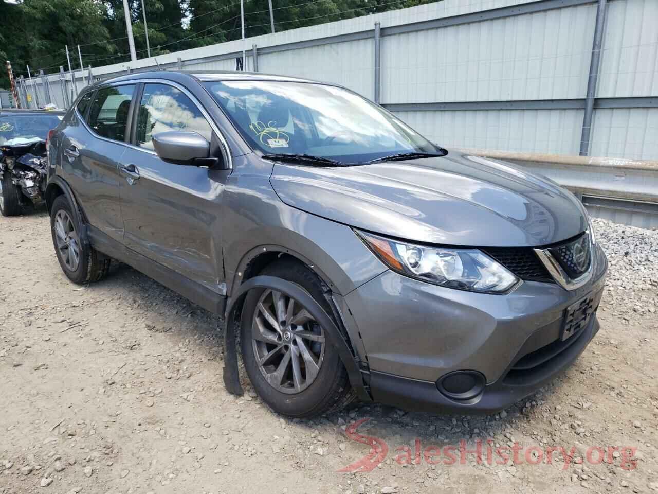 JN1BJ1CR1JW265887 2018 NISSAN ROGUE