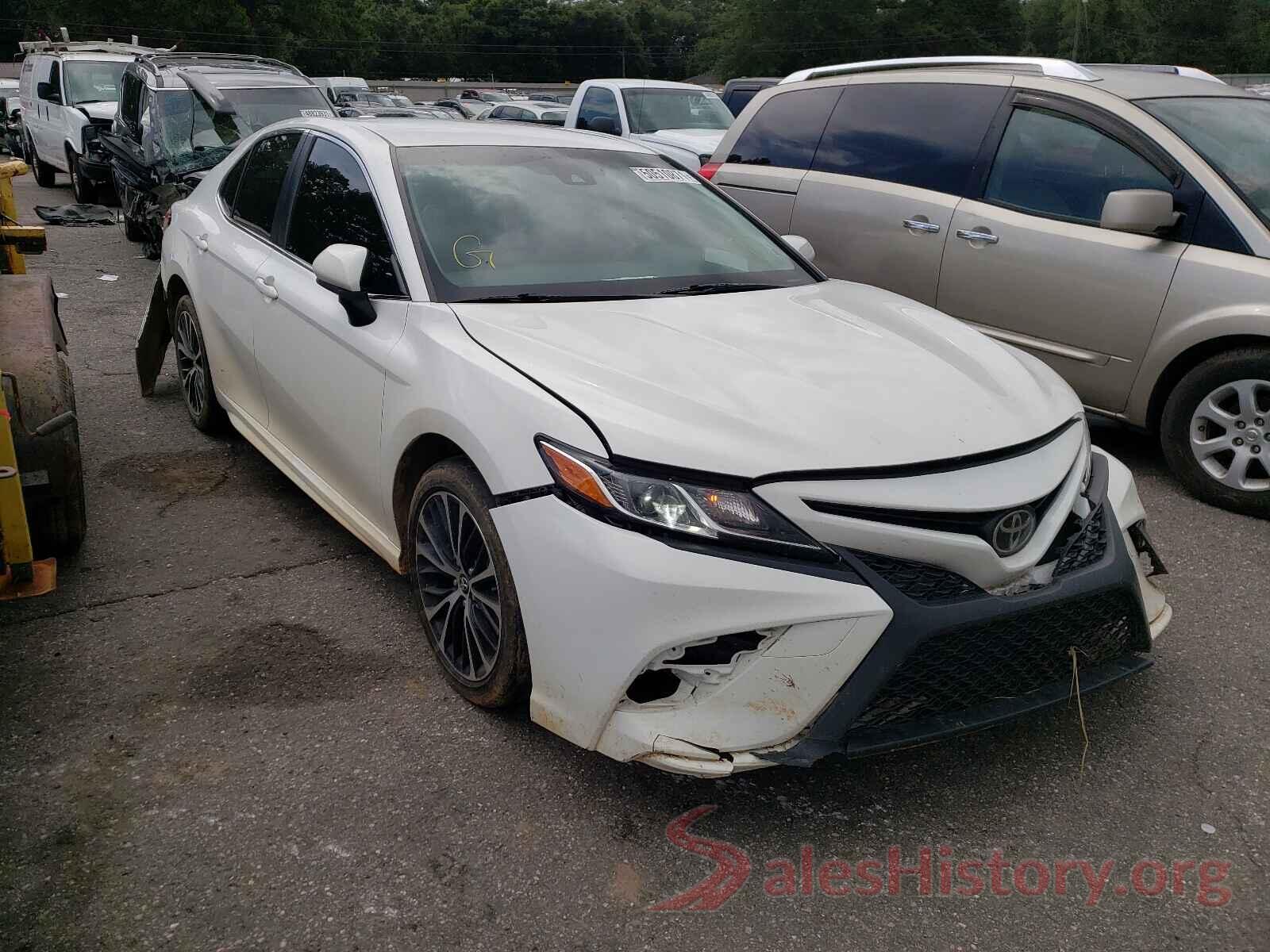 JTNB11HK8J3035916 2018 TOYOTA CAMRY