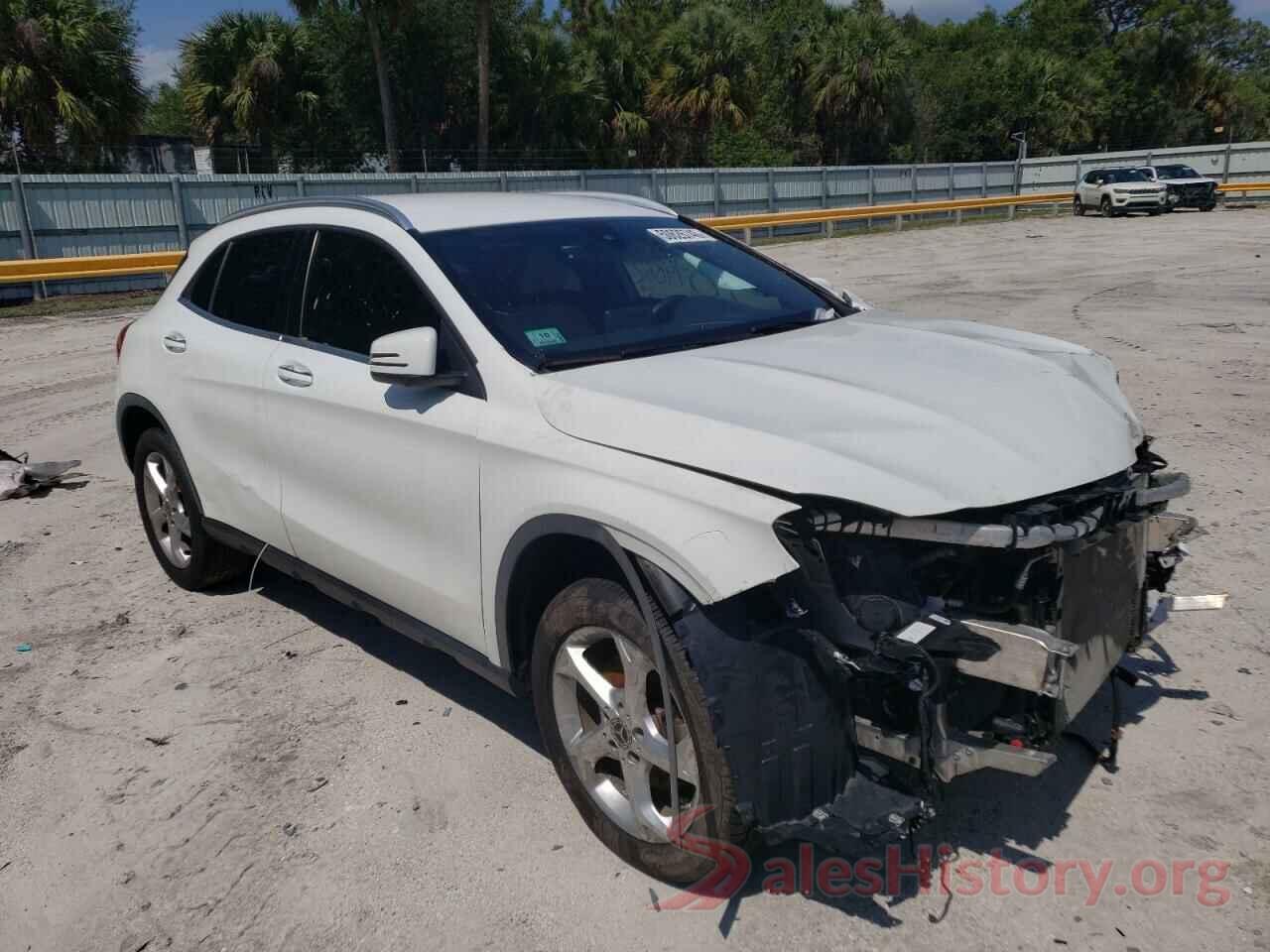 WDCTG4GB8JJ527829 2018 MERCEDES-BENZ GLA-CLASS