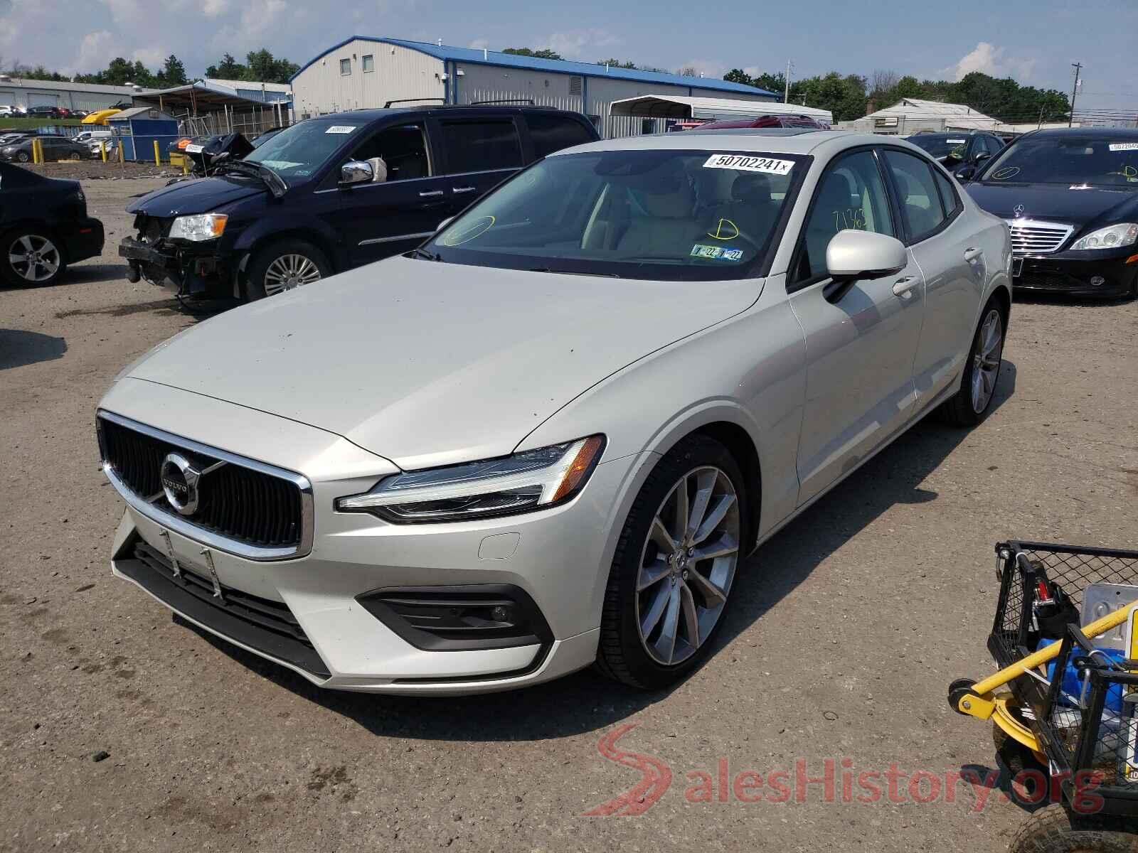 7JRA22TK2KG017952 2019 VOLVO S60