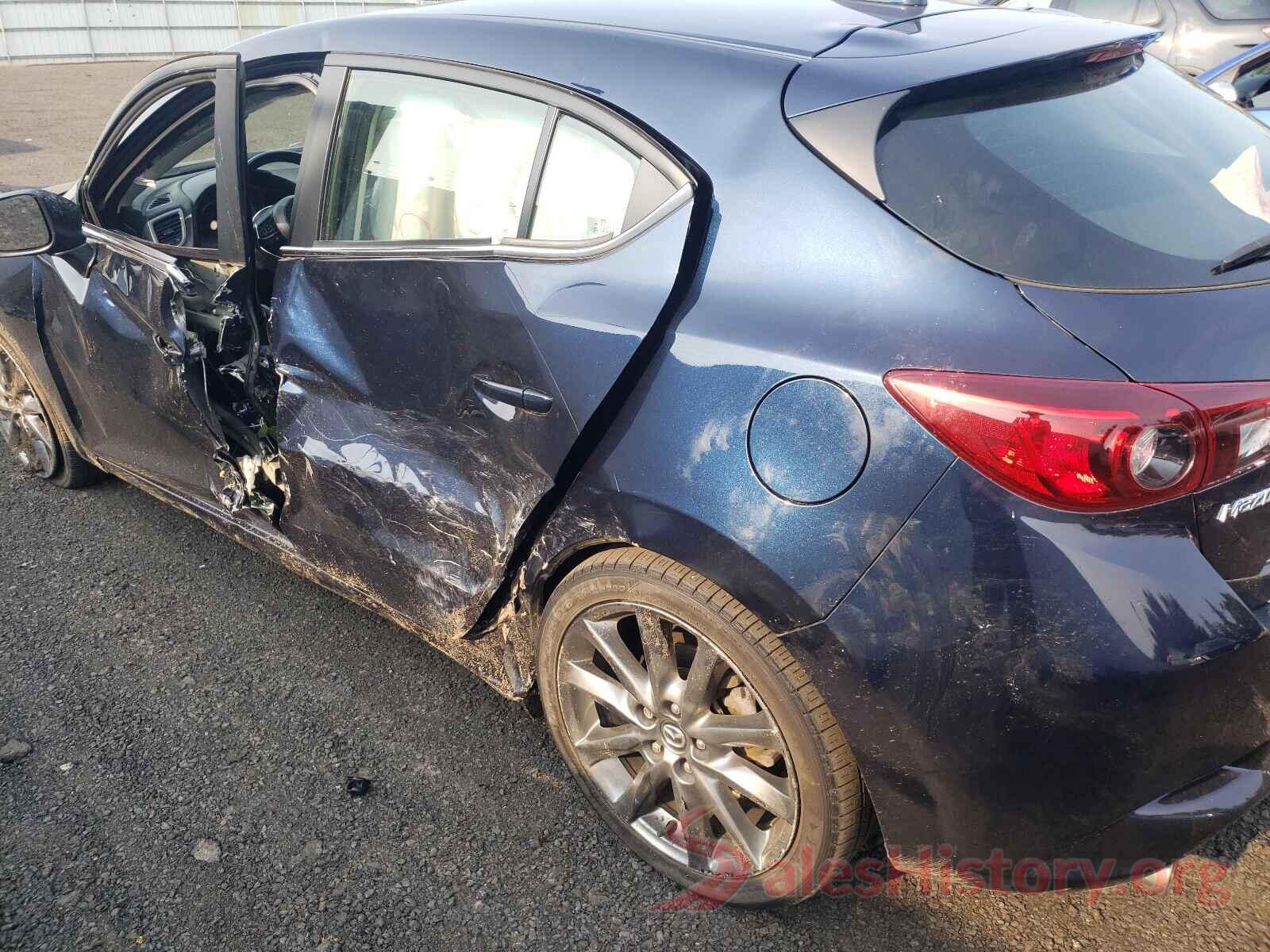 3MZBN1L33JM259020 2018 MAZDA 3