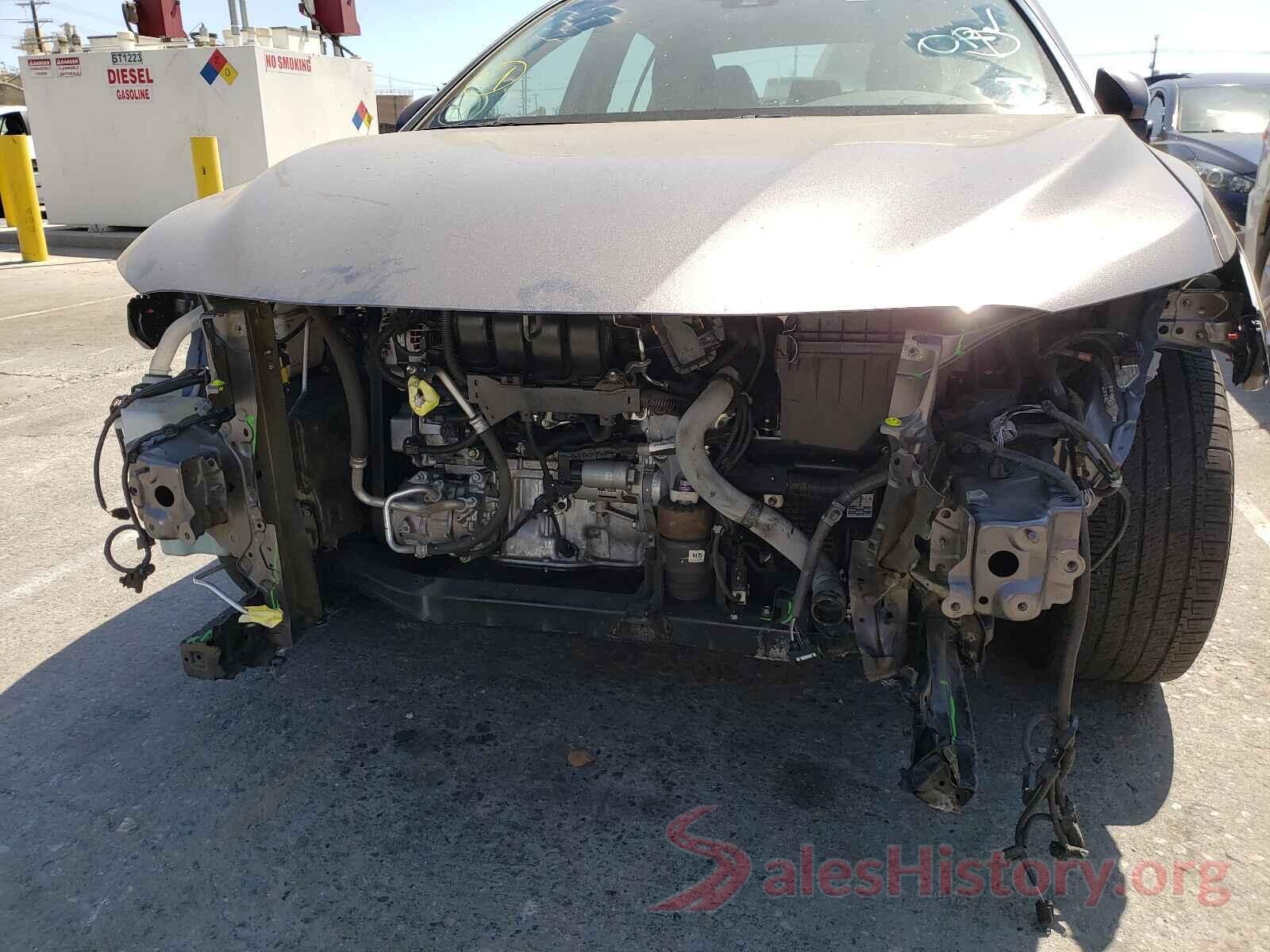 4T1B11HK2JU627077 2018 TOYOTA CAMRY