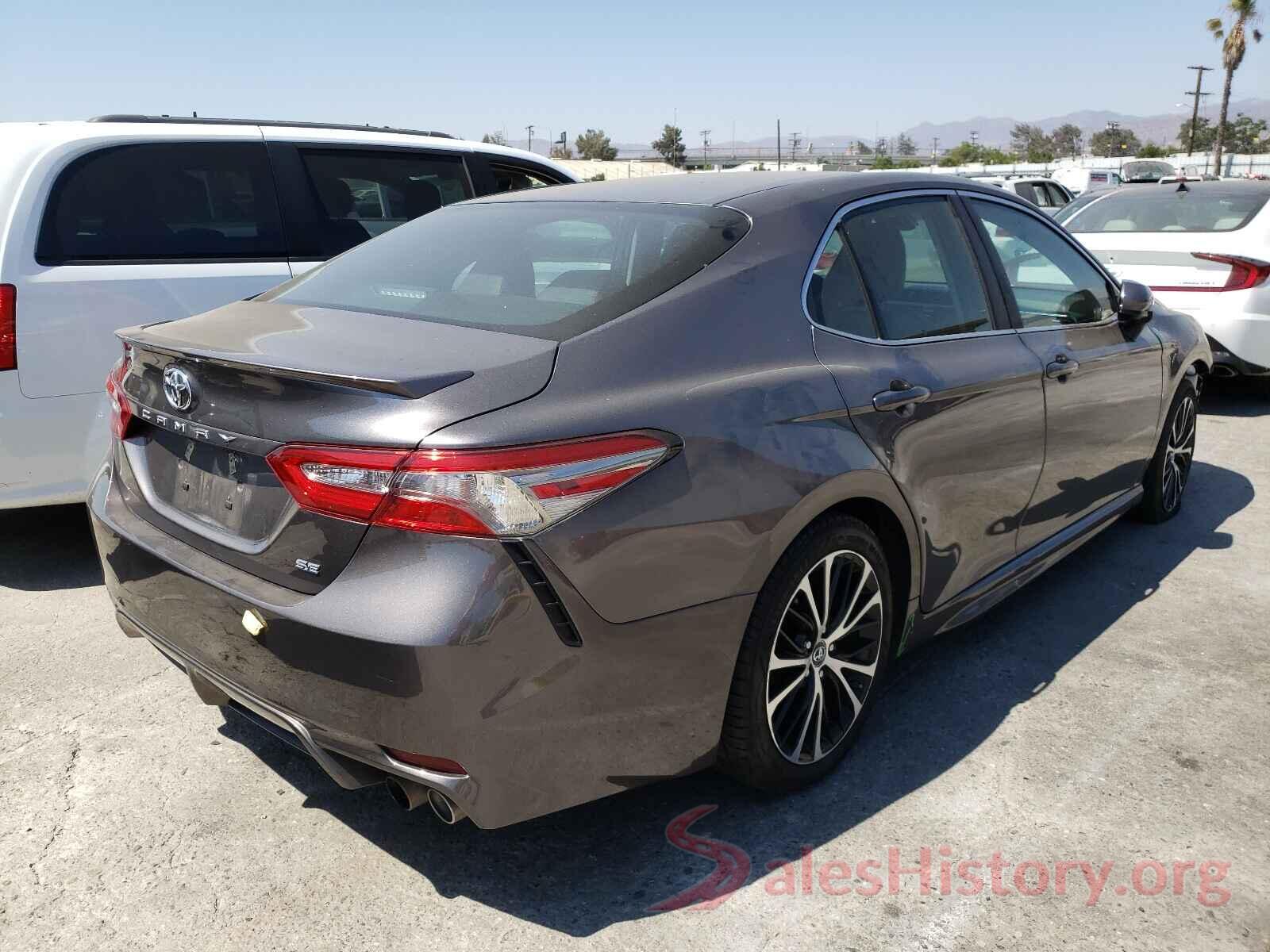 4T1B11HK2JU627077 2018 TOYOTA CAMRY