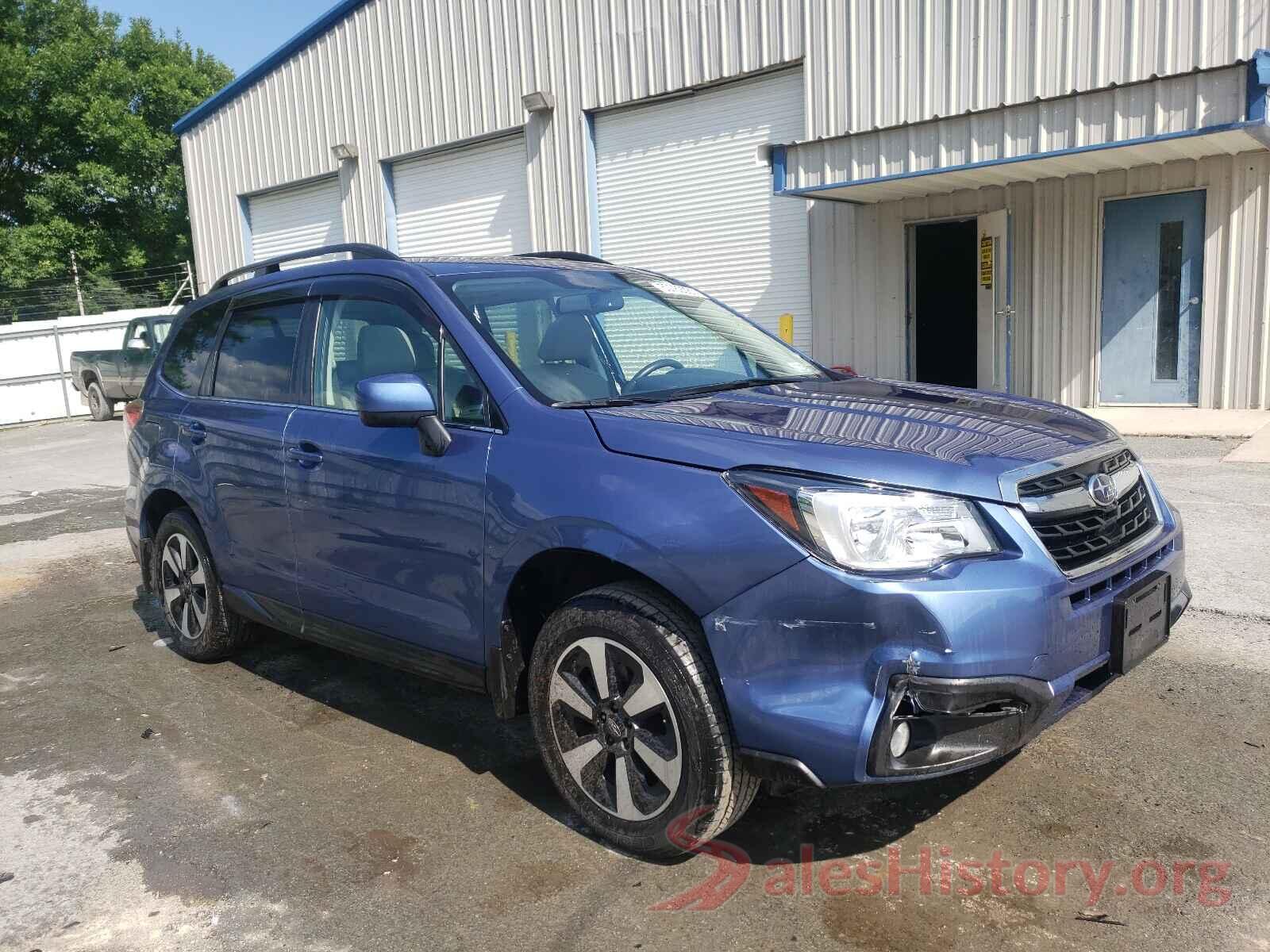 JF2SJAJC5JH532126 2018 SUBARU FORESTER