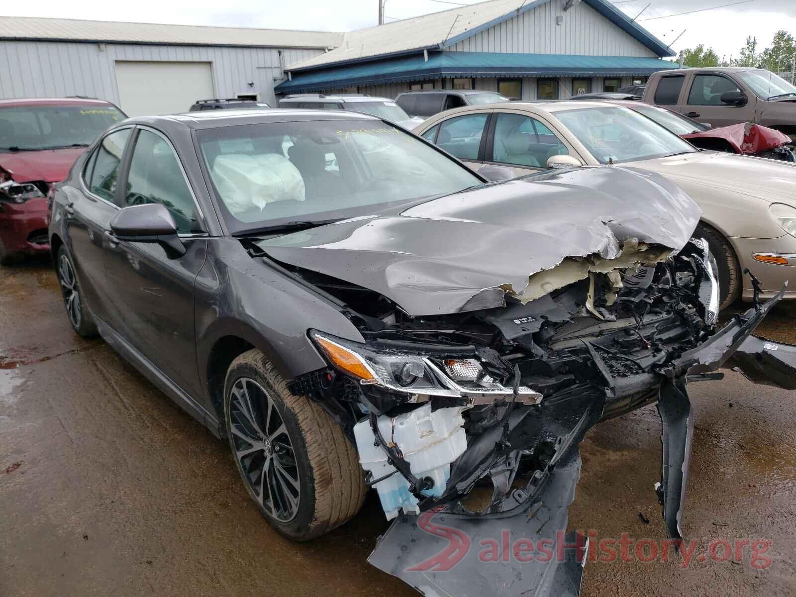 4T1B11HKXJU529477 2018 TOYOTA CAMRY