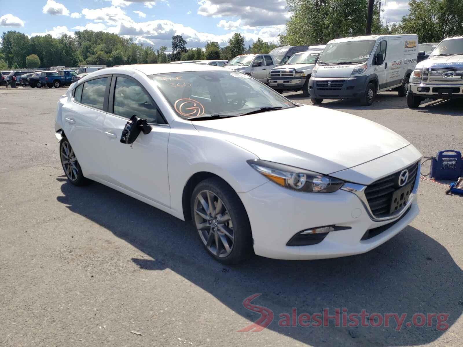 3MZBN1V30JM264253 2018 MAZDA 3