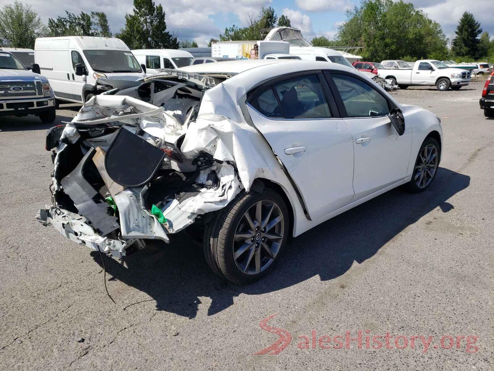 3MZBN1V30JM264253 2018 MAZDA 3