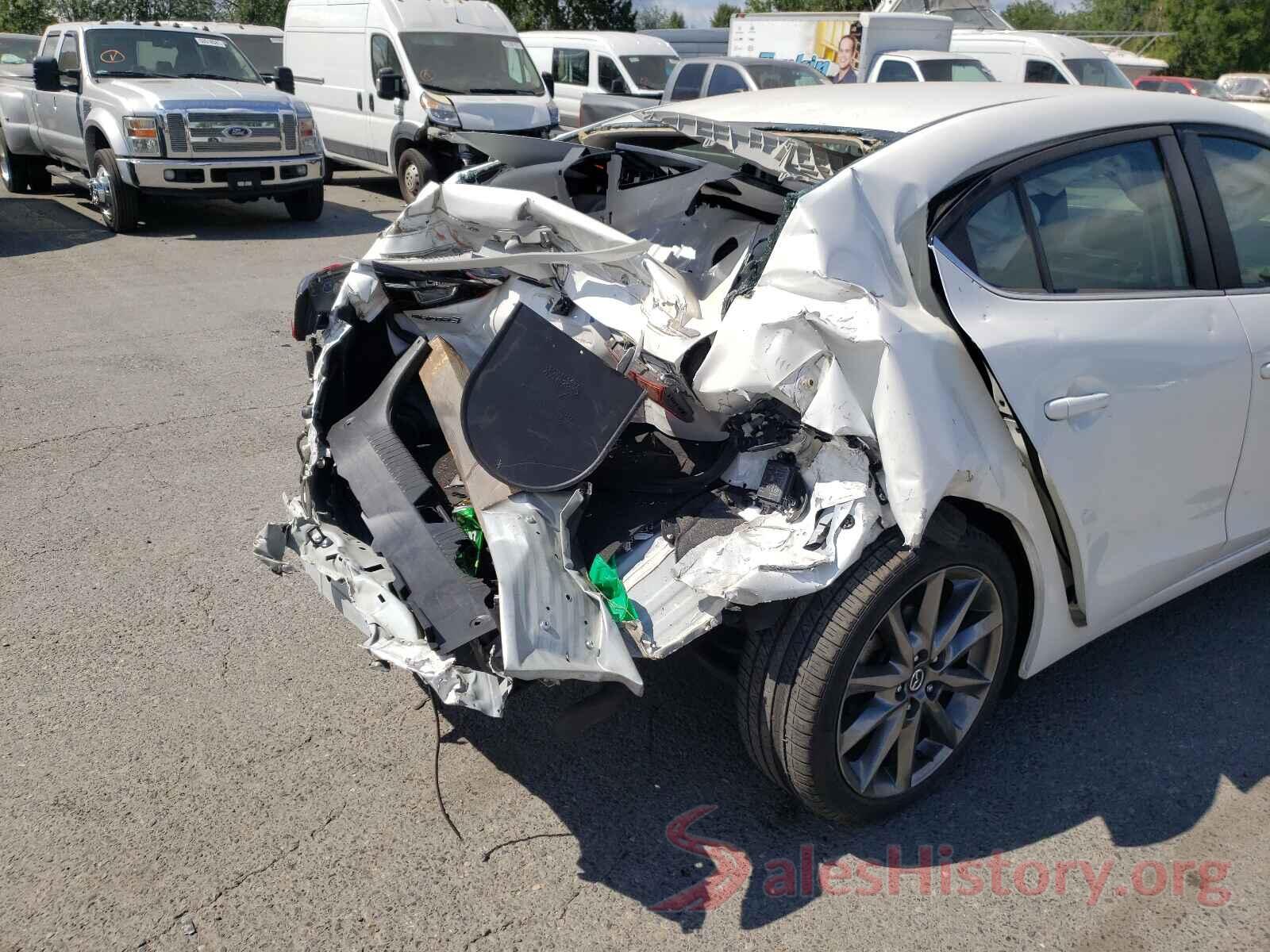 3MZBN1V30JM264253 2018 MAZDA 3