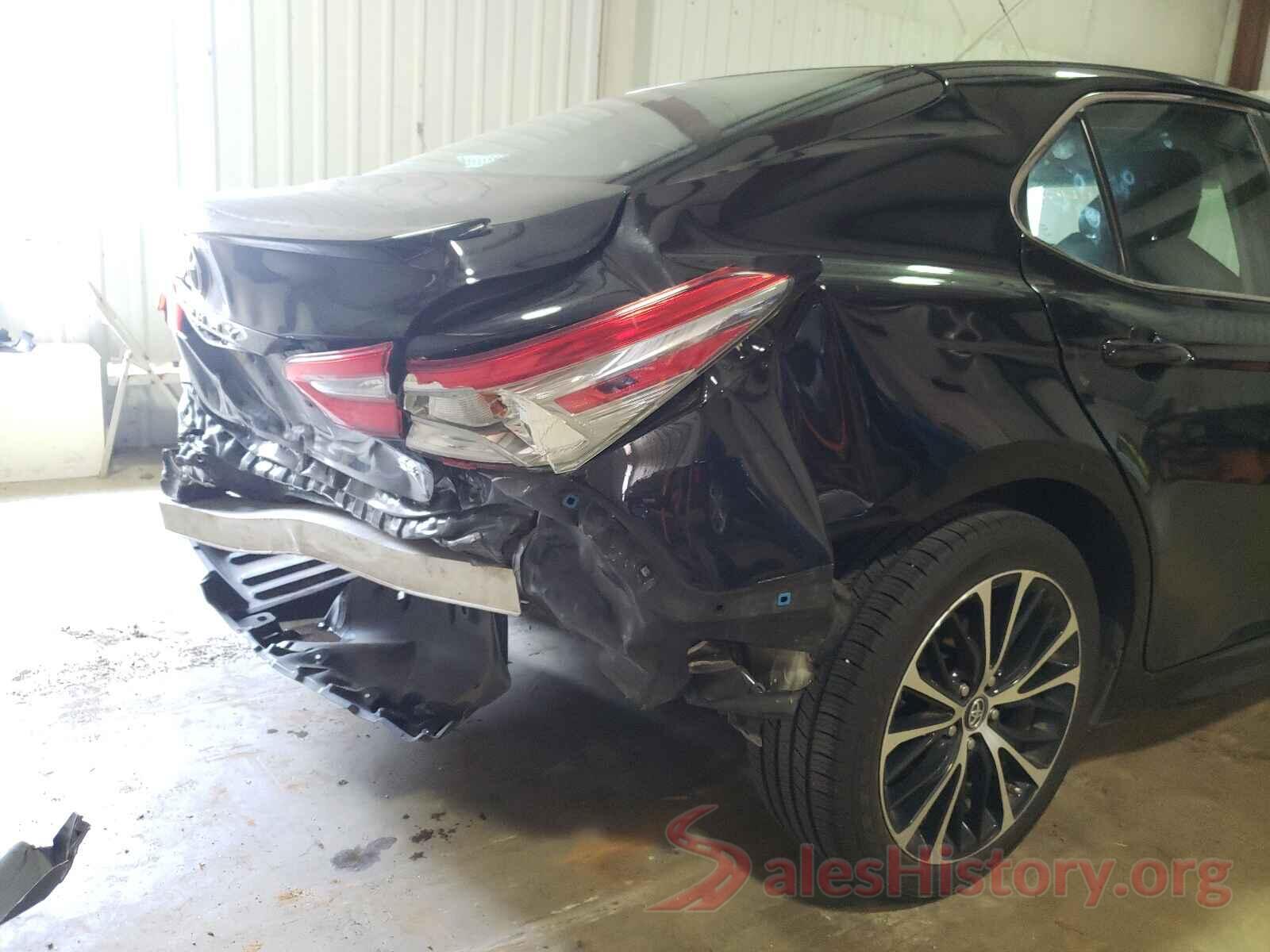 4T1B11HK3JU060975 2018 TOYOTA CAMRY