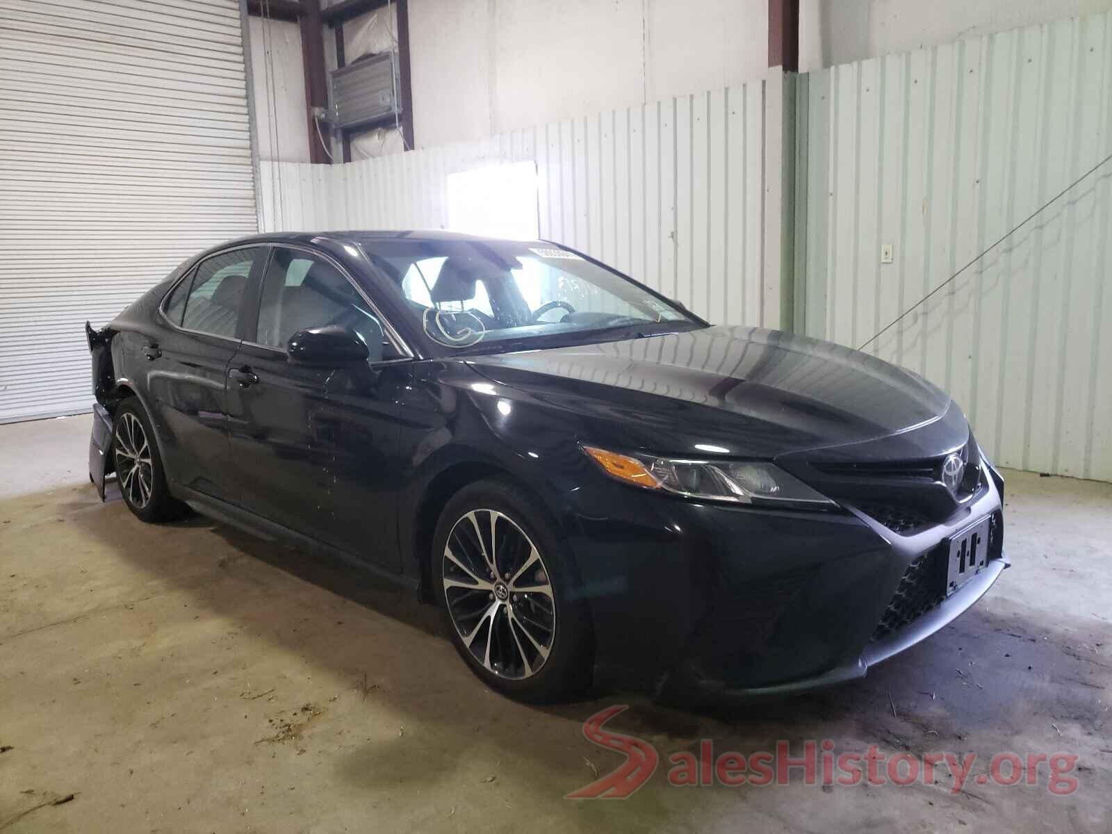 4T1B11HK3JU060975 2018 TOYOTA CAMRY