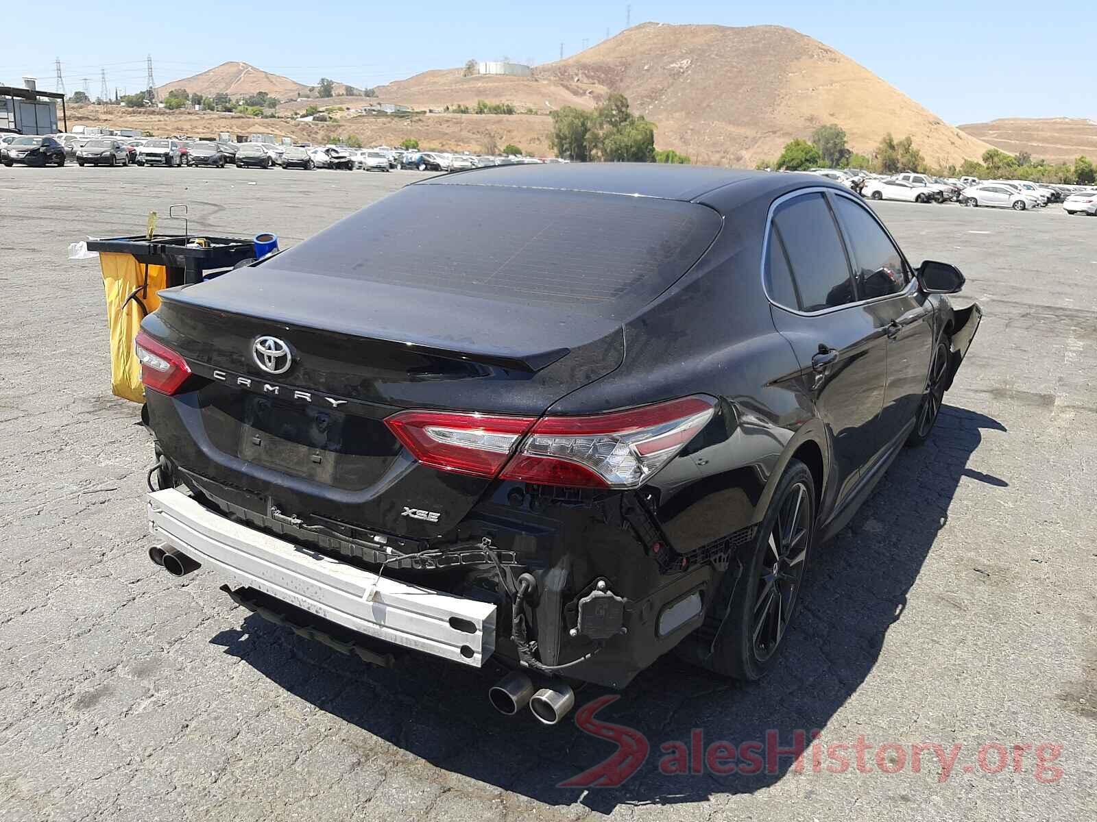 4T1B61HK1JU008598 2018 TOYOTA CAMRY