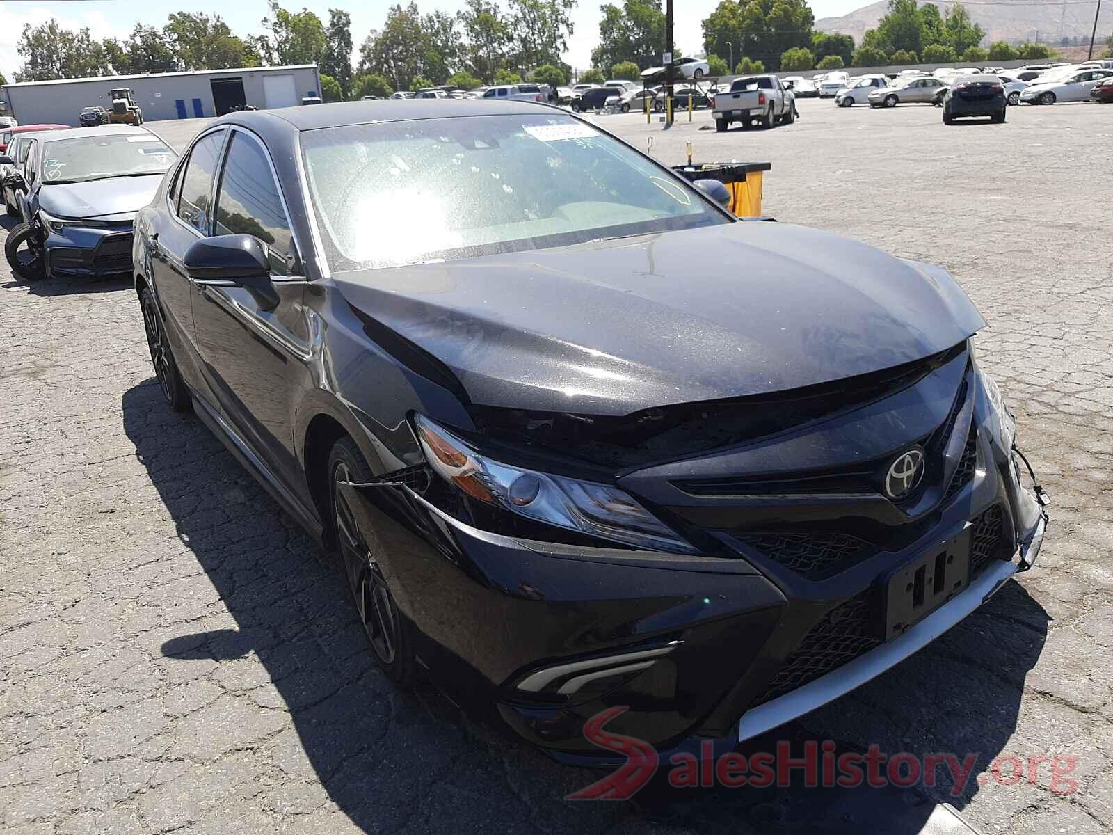 4T1B61HK1JU008598 2018 TOYOTA CAMRY