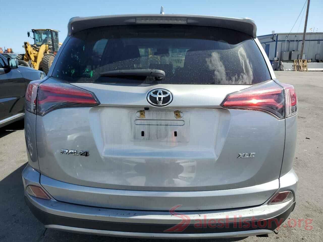 JTMWFREV7JJ175763 2018 TOYOTA RAV4