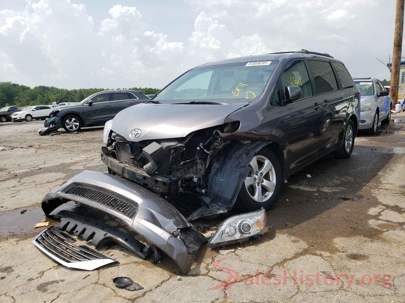 5TDKZ3DC9HS811552 2017 TOYOTA SIENNA