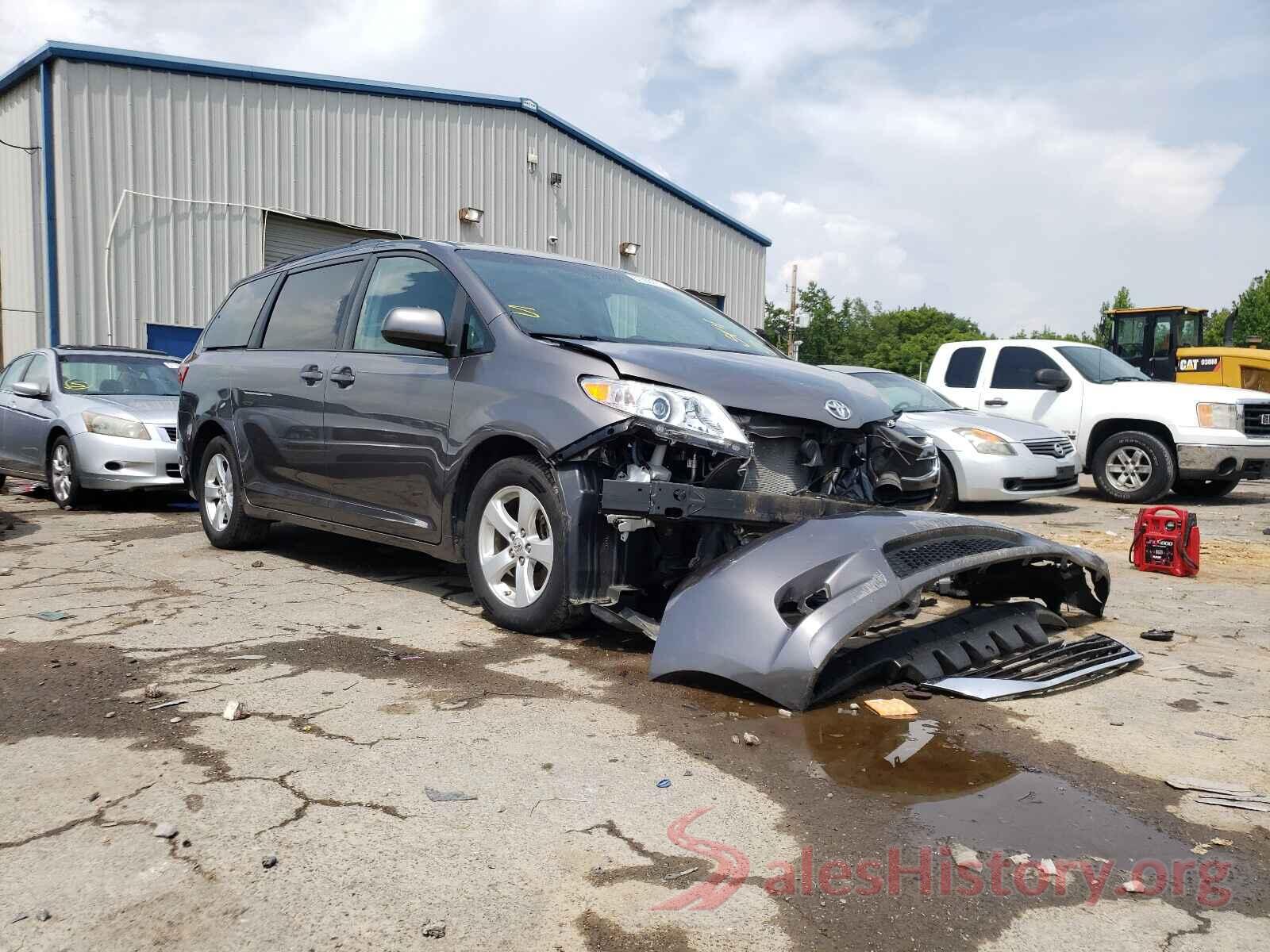 5TDKZ3DC9HS811552 2017 TOYOTA SIENNA