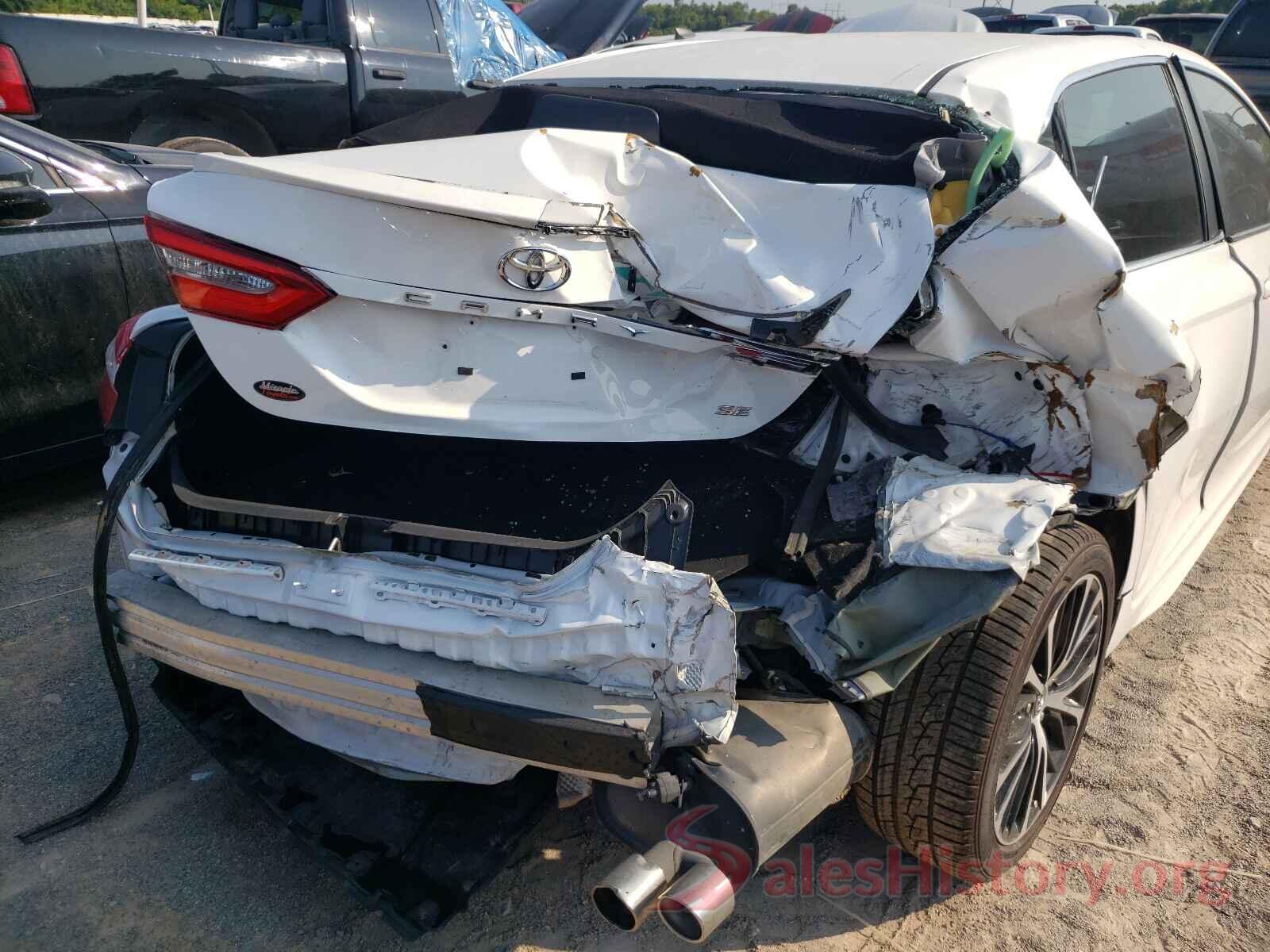 4T1B11HK0JU585413 2018 TOYOTA CAMRY