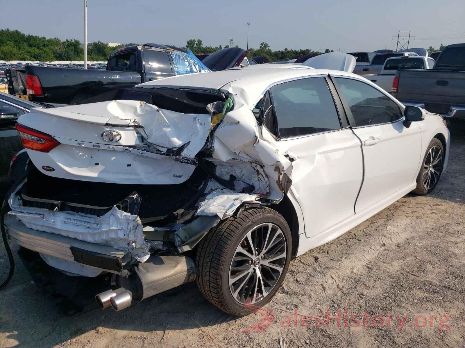 4T1B11HK0JU585413 2018 TOYOTA CAMRY