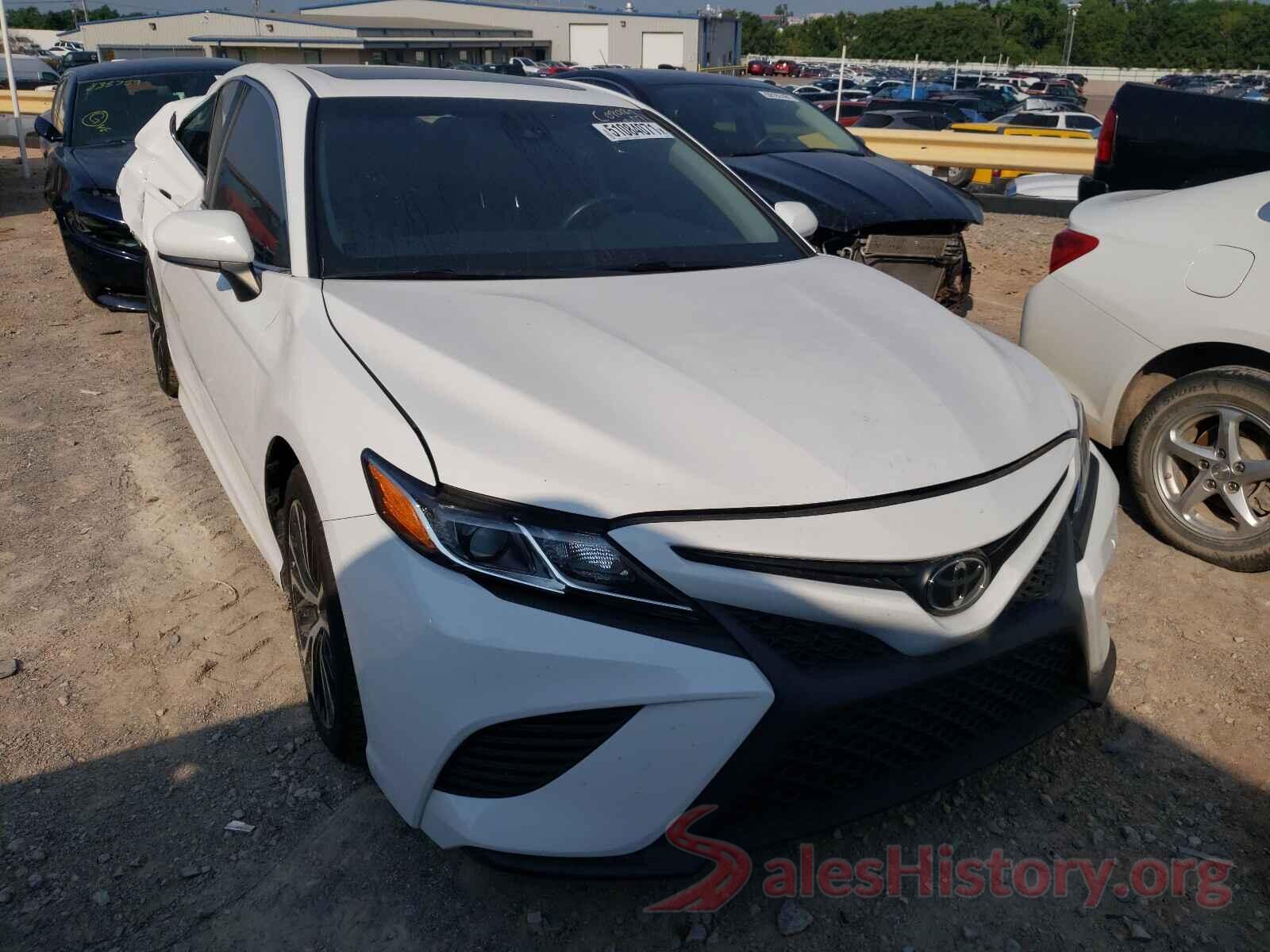 4T1B11HK0JU585413 2018 TOYOTA CAMRY