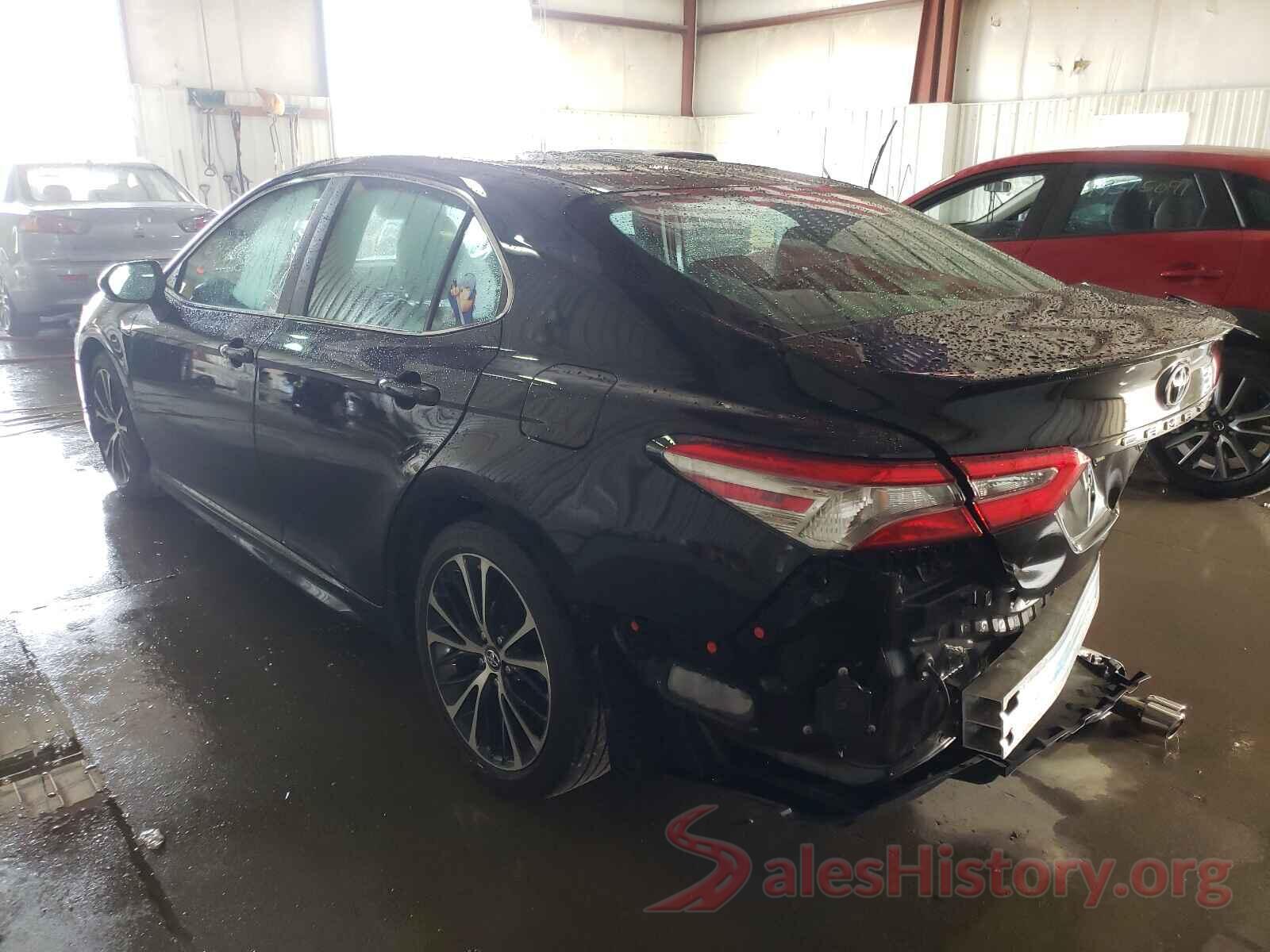 4T1B11HK2JU528873 2018 TOYOTA CAMRY