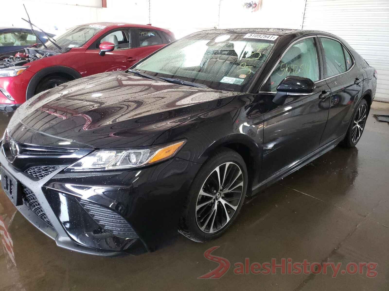 4T1B11HK2JU528873 2018 TOYOTA CAMRY