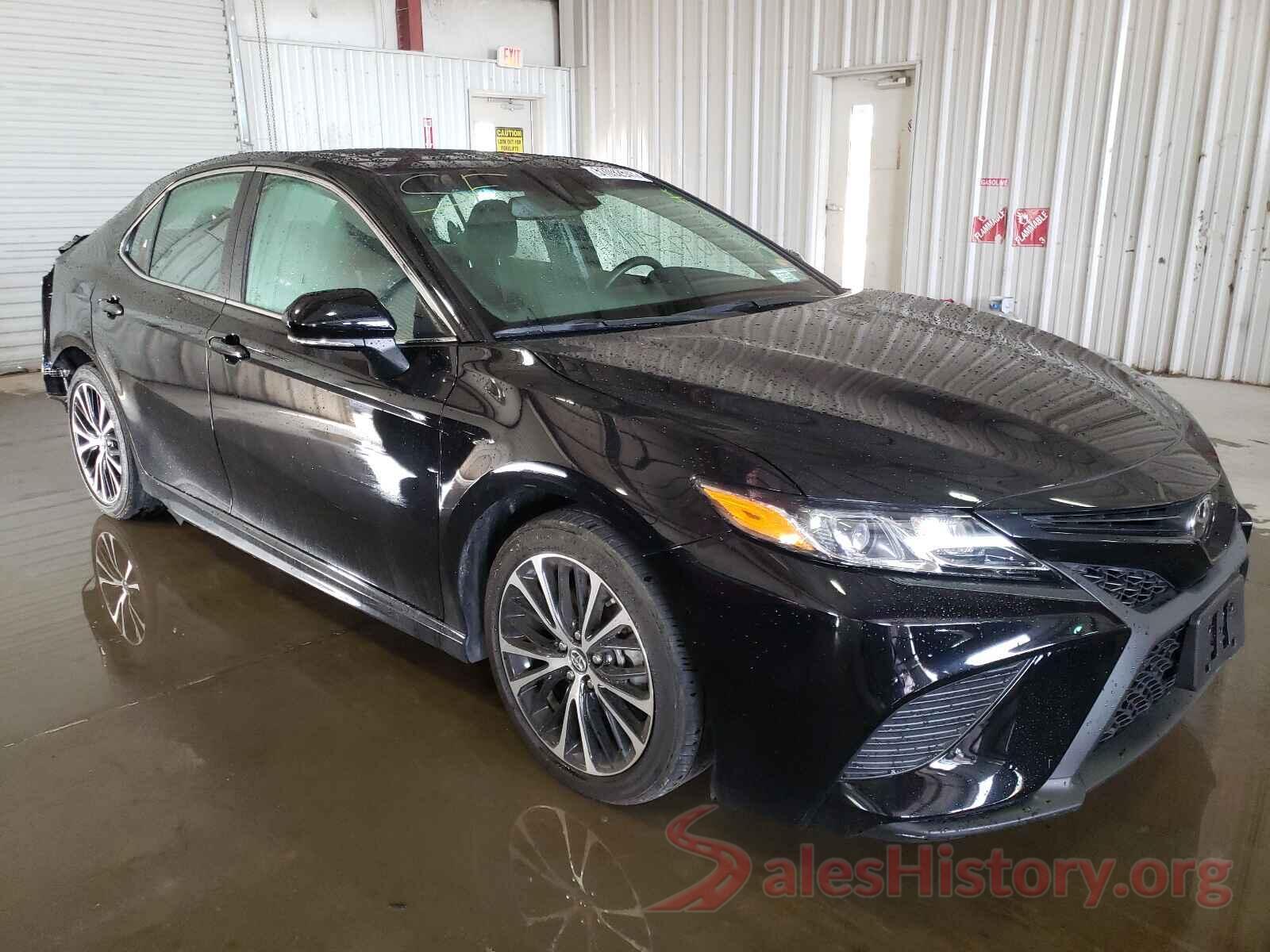 4T1B11HK2JU528873 2018 TOYOTA CAMRY