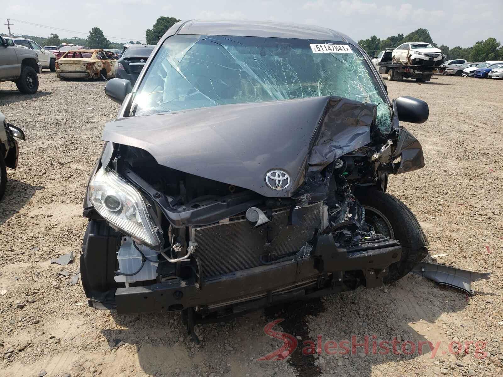 5TDZZ3DC0HS767665 2017 TOYOTA SIENNA