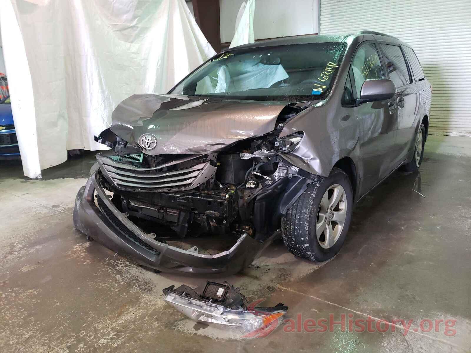 5TDKZ3DC3HS829660 2017 TOYOTA SIENNA