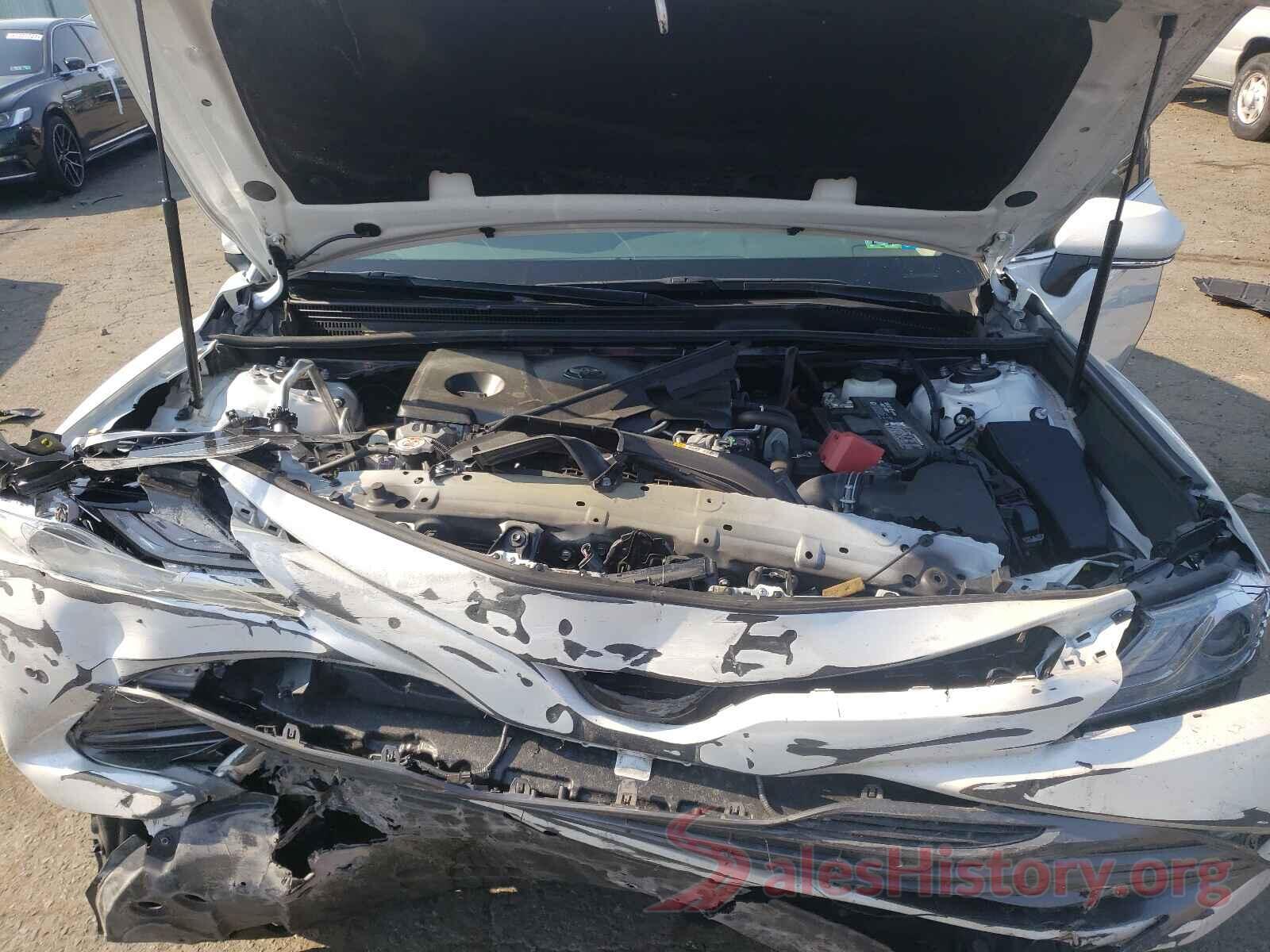 4T1B11HK5JU079673 2018 TOYOTA CAMRY