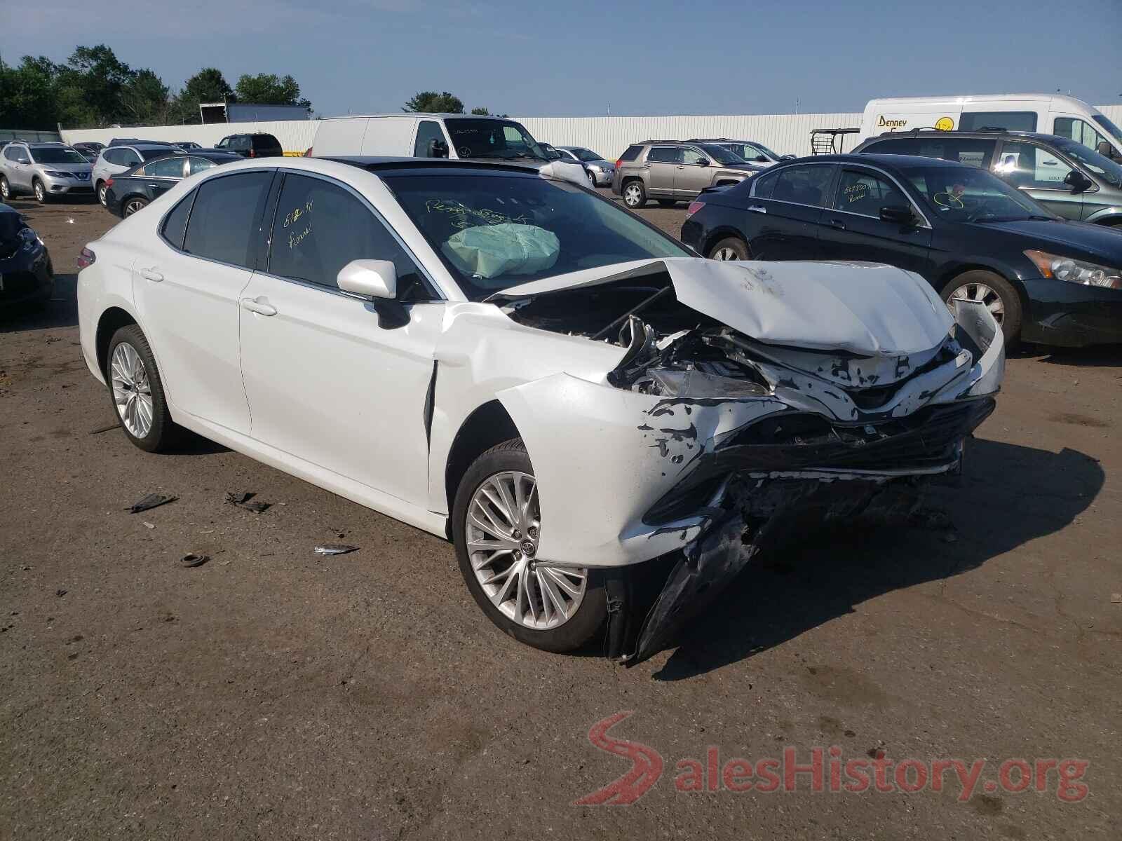 4T1B11HK5JU079673 2018 TOYOTA CAMRY