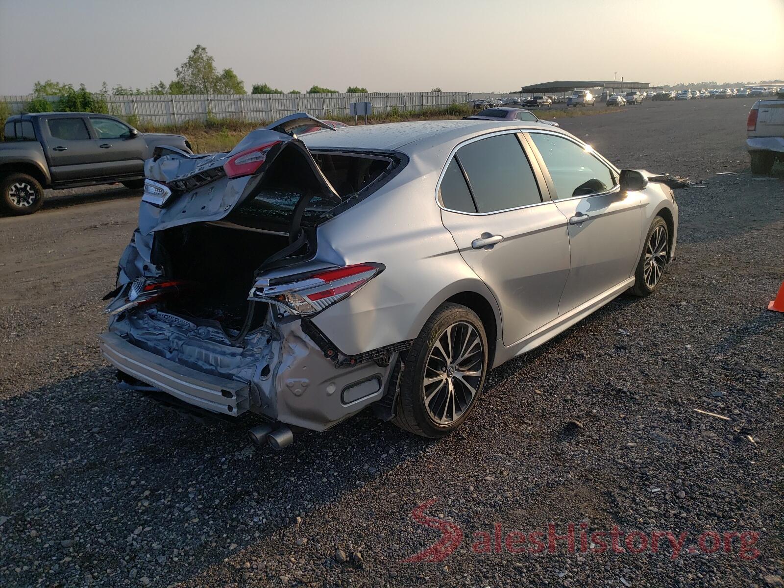 4T1B11HK5JU614999 2018 TOYOTA CAMRY