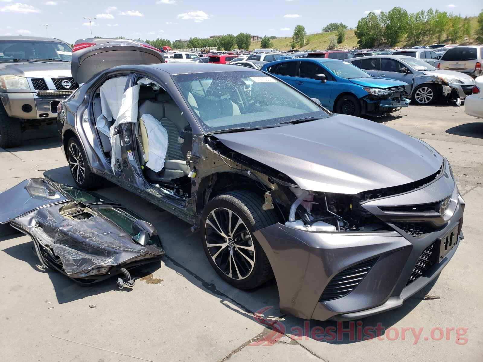 4T1B11HK5JU008697 2018 TOYOTA CAMRY