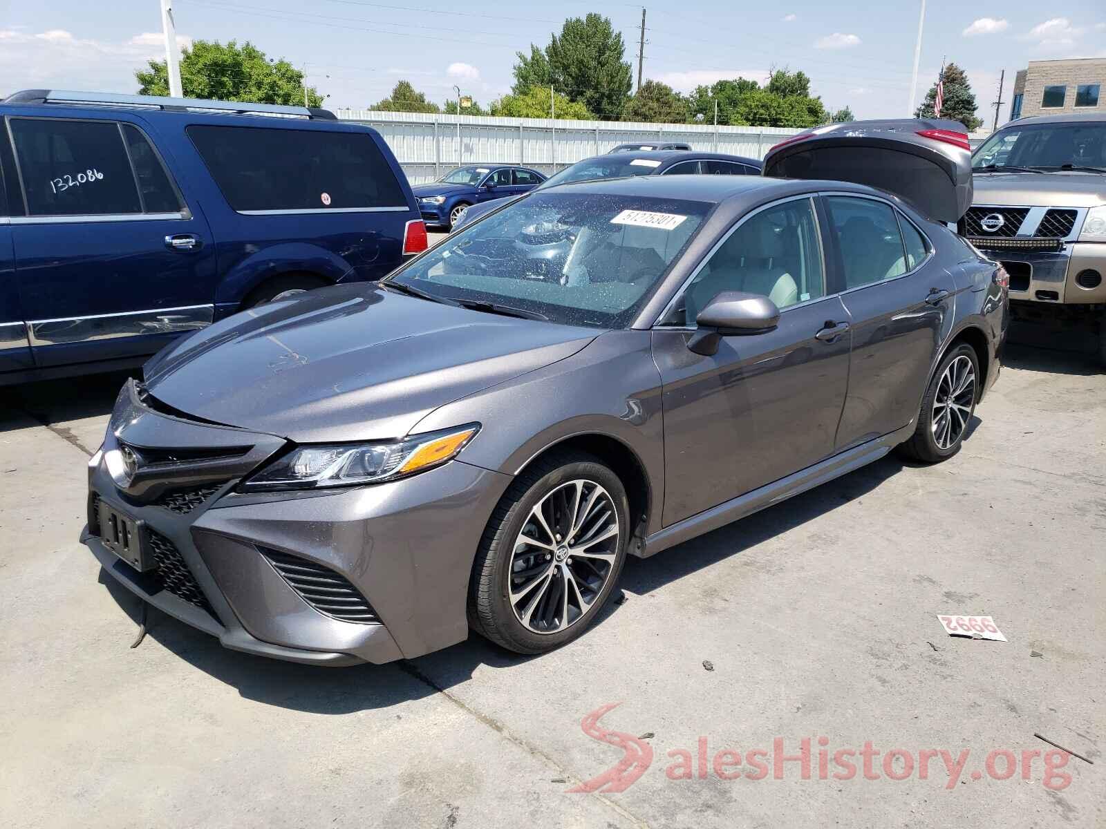 4T1B11HK5JU008697 2018 TOYOTA CAMRY