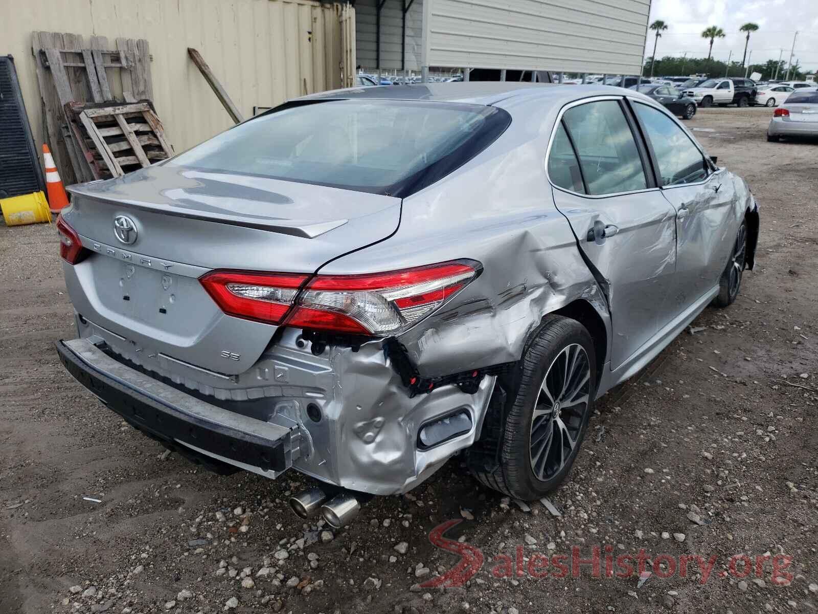 4T1B11HKXJU609085 2018 TOYOTA CAMRY