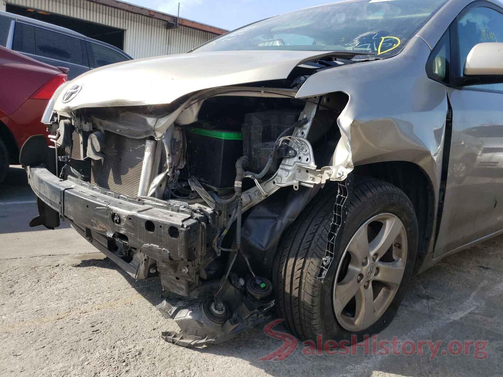 5TDKZ3DC8HS844042 2017 TOYOTA SIENNA