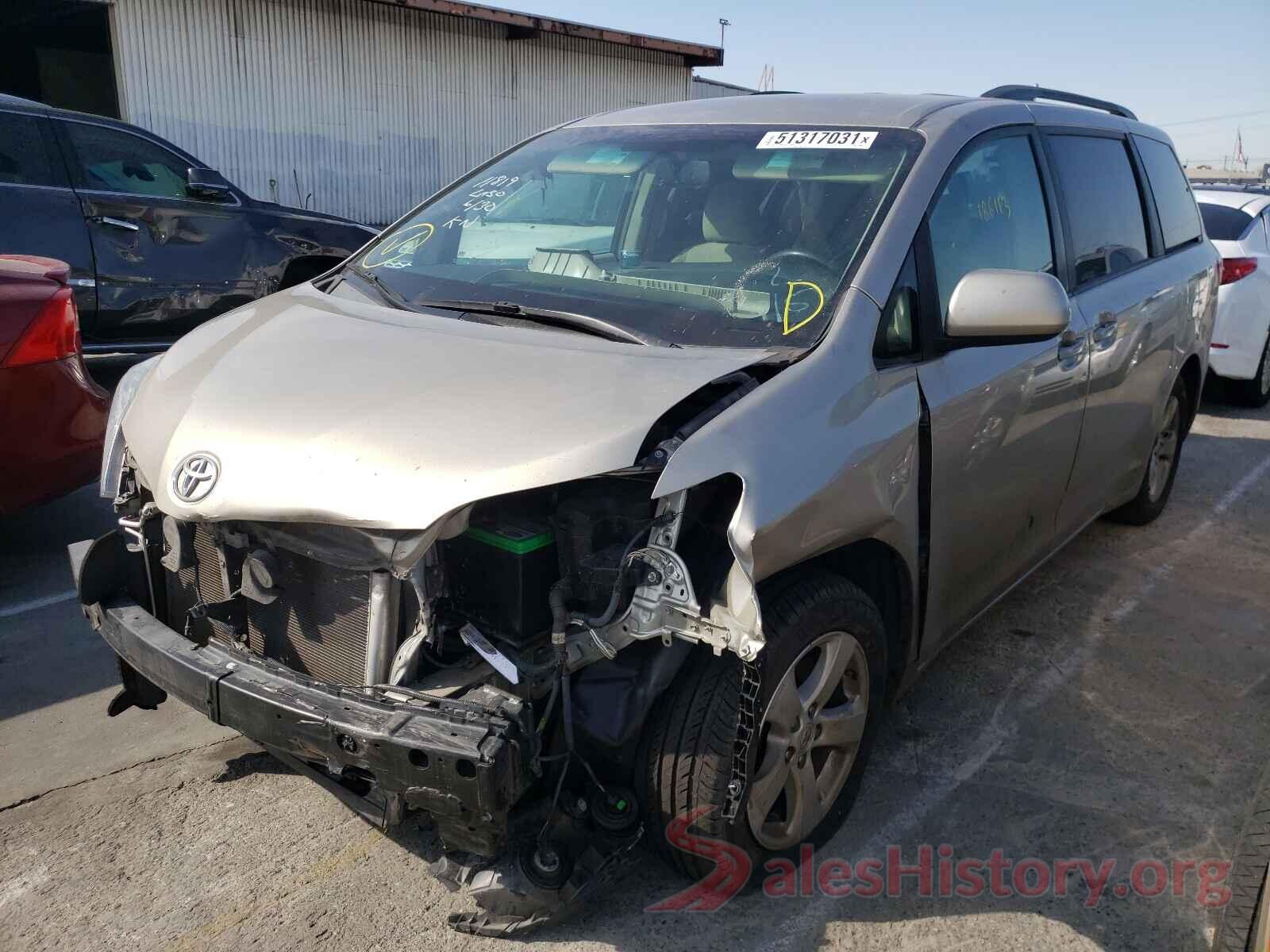 5TDKZ3DC8HS844042 2017 TOYOTA SIENNA