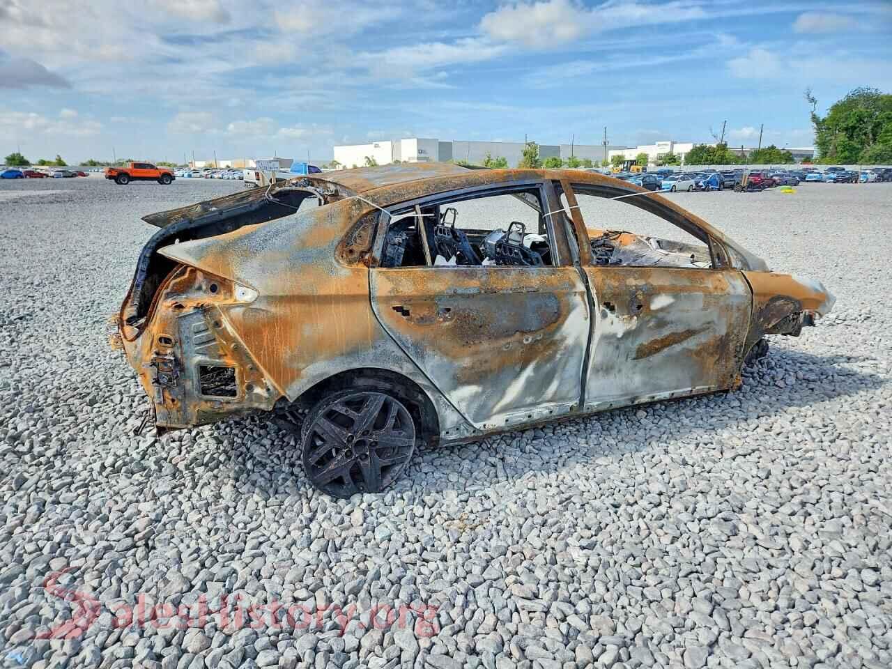2020 HYUNDAI IONIQ VIN KMHC05LC7LU241983, right side view