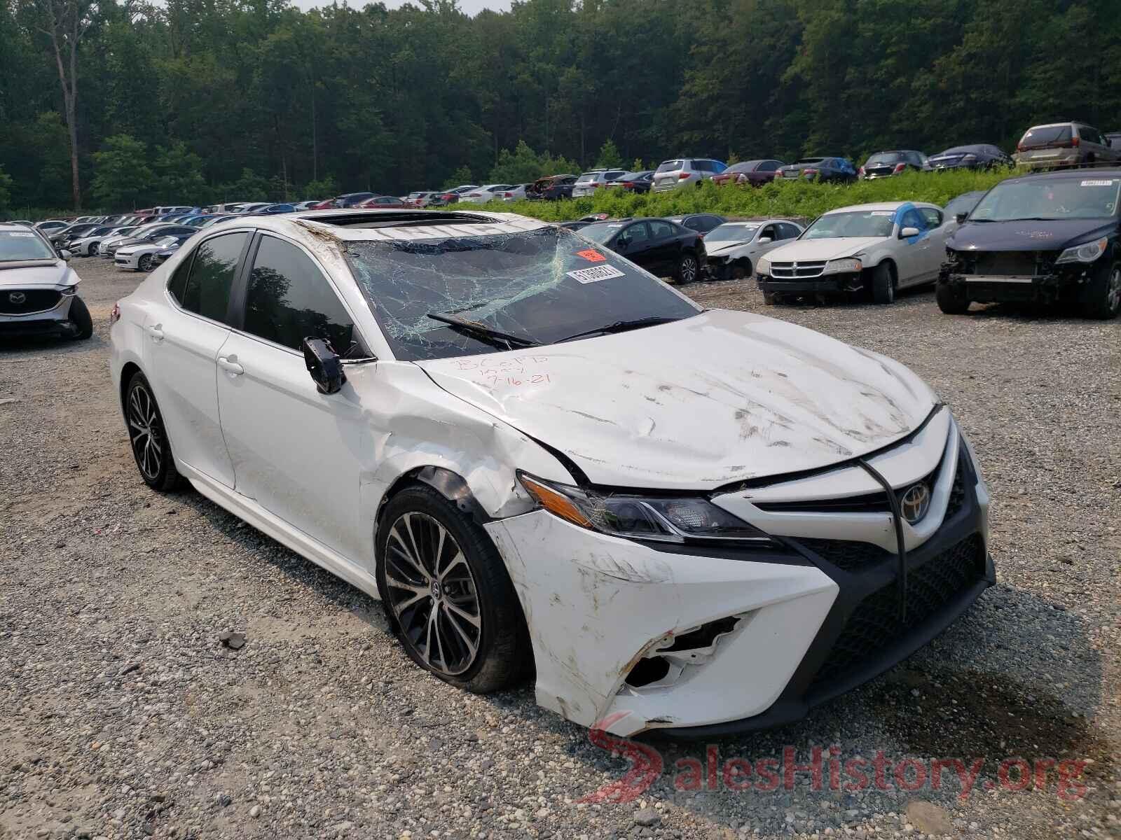 4T1B11HK8JU573512 2018 TOYOTA CAMRY