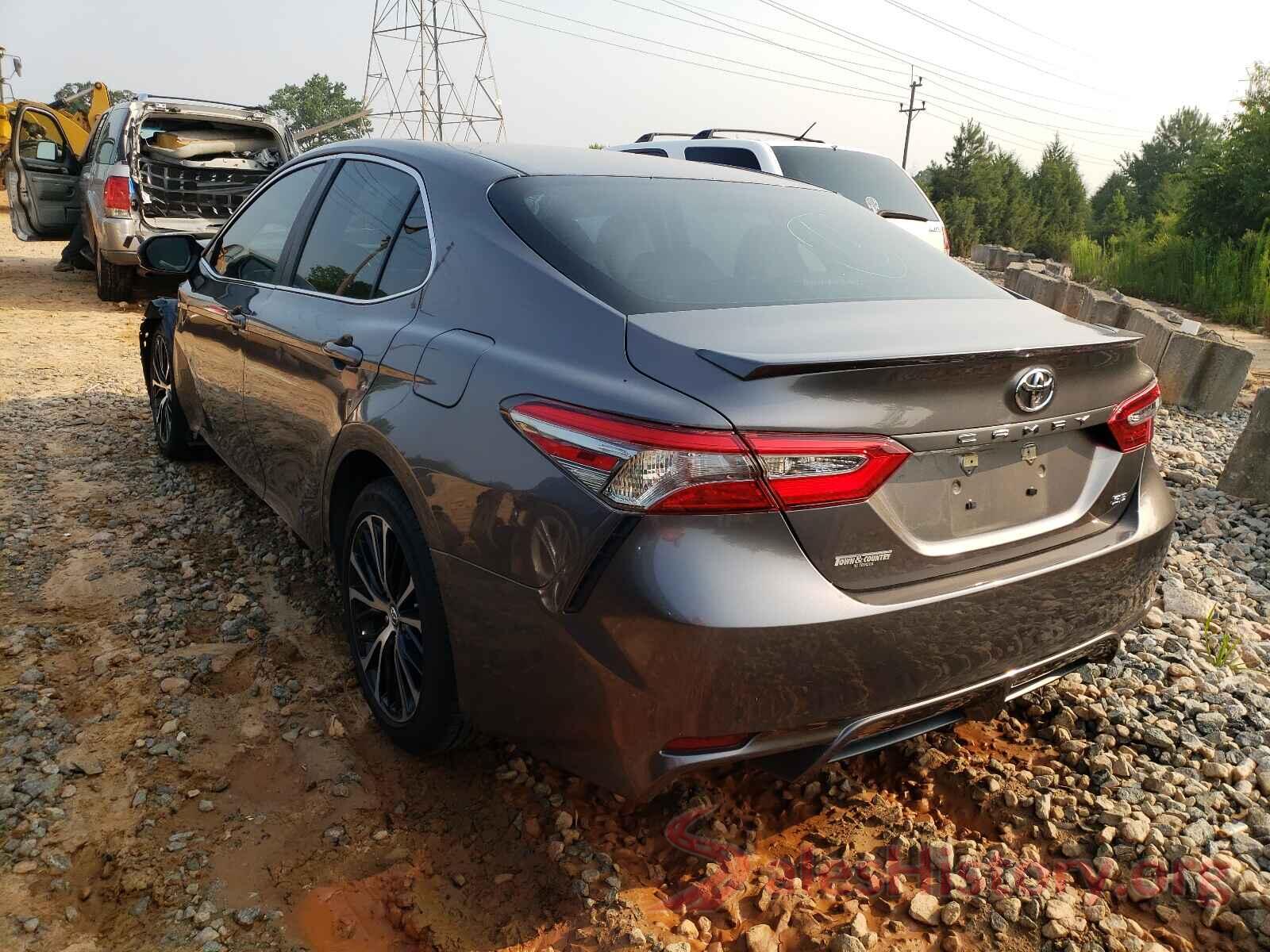 4T1B11HKXJU670680 2018 TOYOTA CAMRY