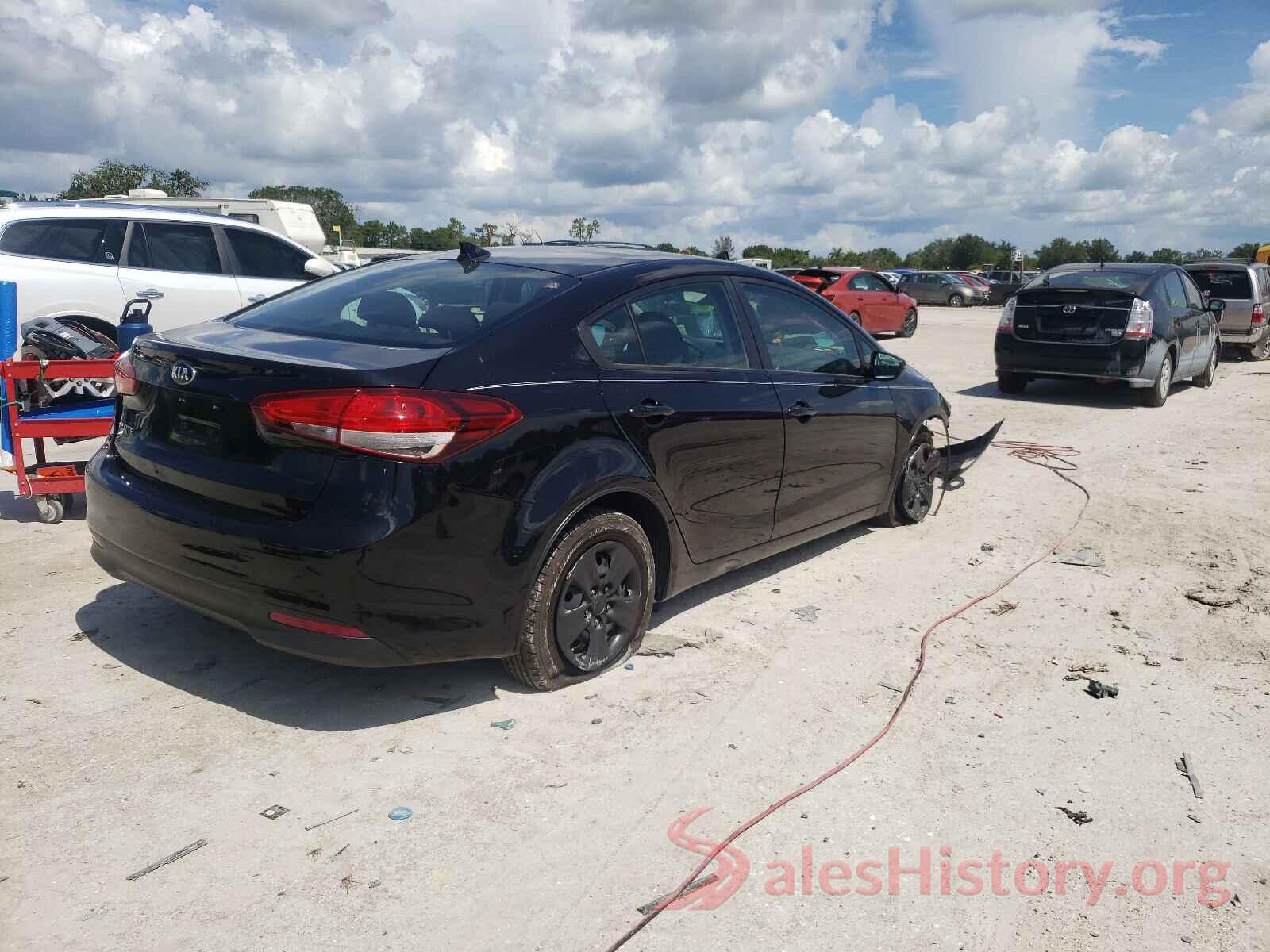 3KPFK4A70JE229357 2018 KIA FORTE