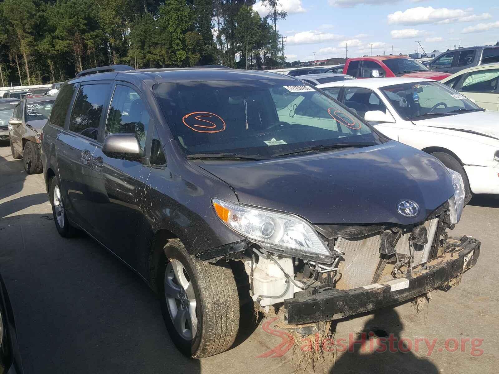 5TDKZ3DC6HS785802 2017 TOYOTA SIENNA