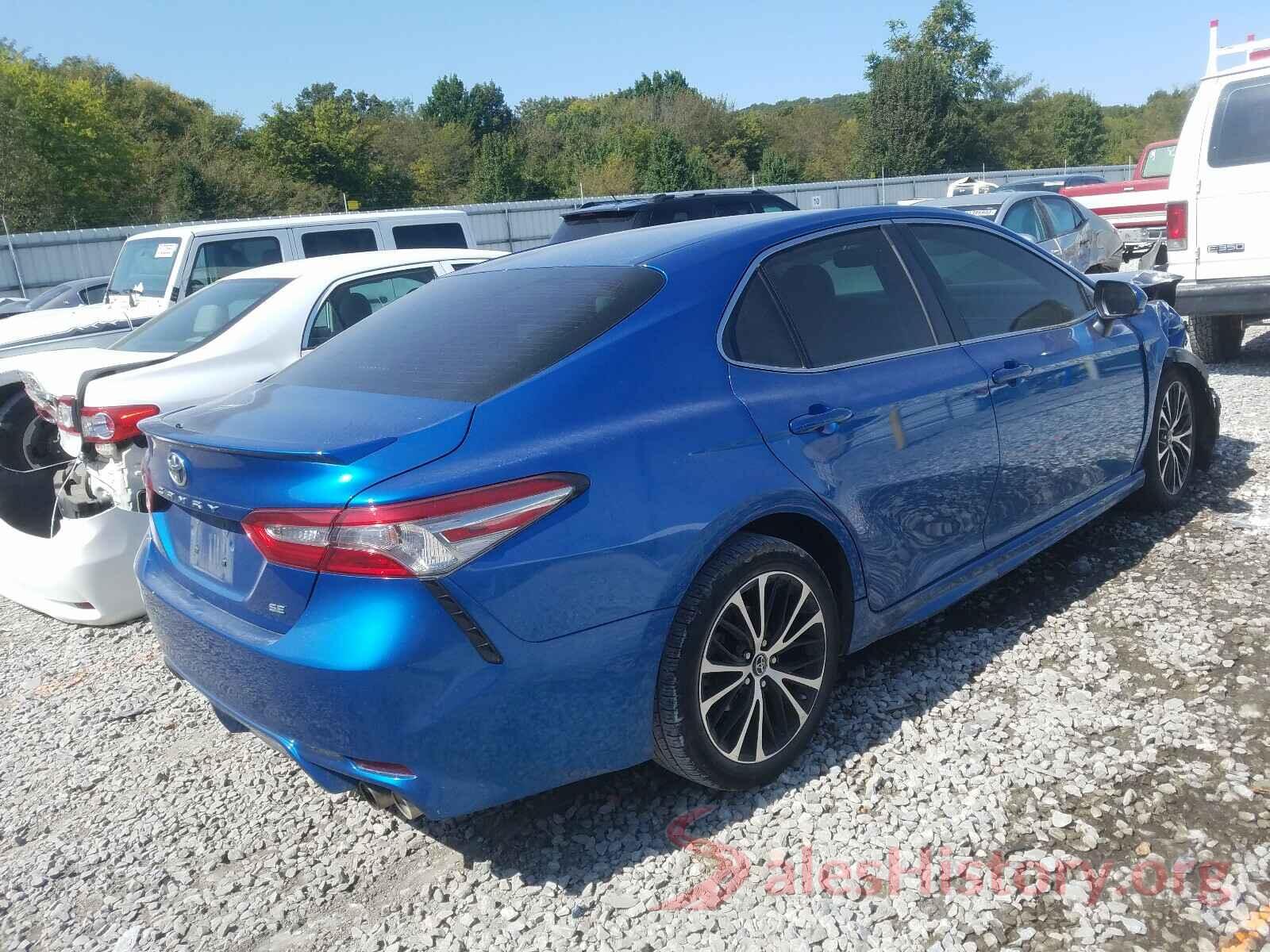 4T1B11HK2JU098228 2018 TOYOTA CAMRY