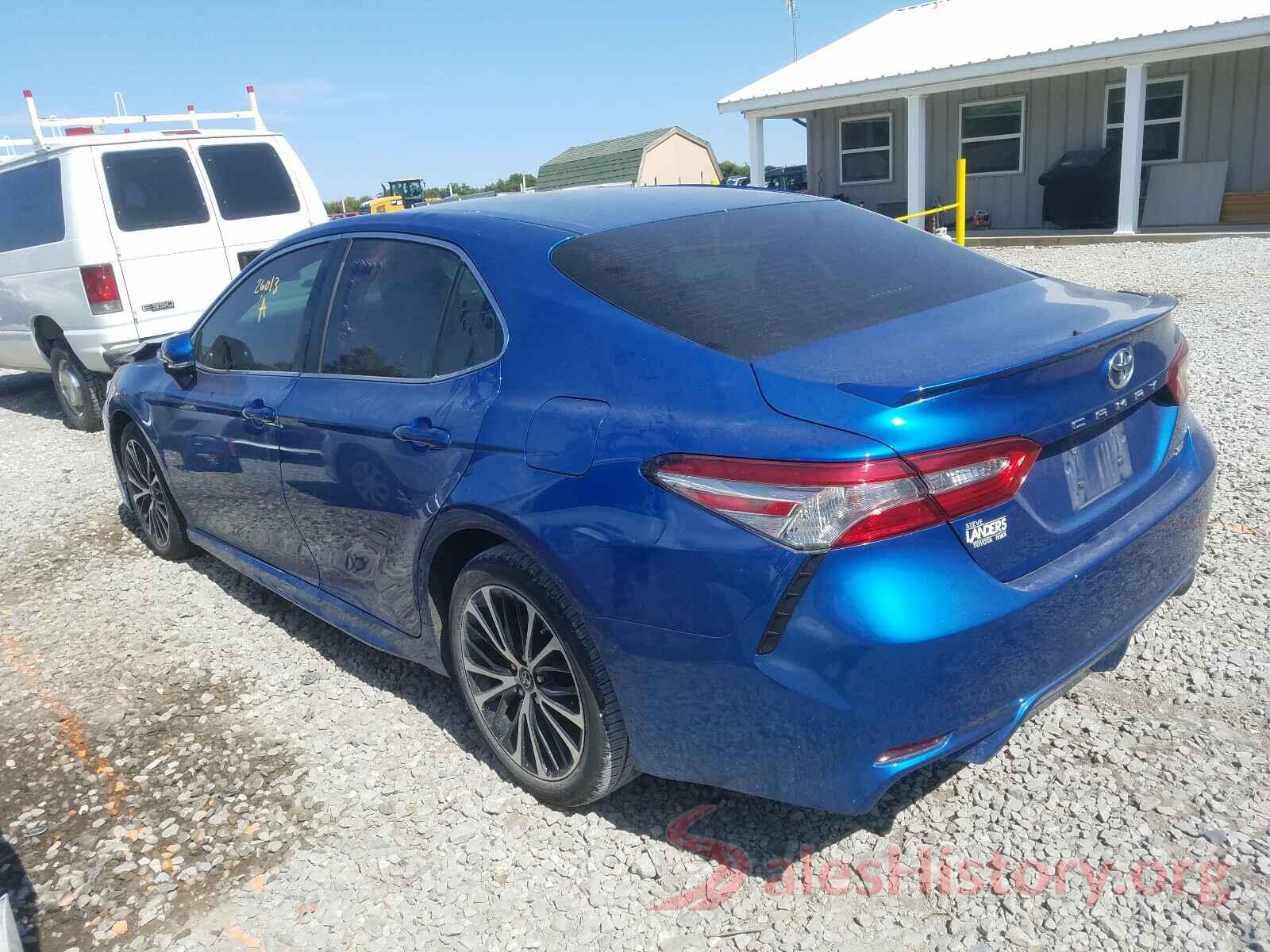 4T1B11HK2JU098228 2018 TOYOTA CAMRY